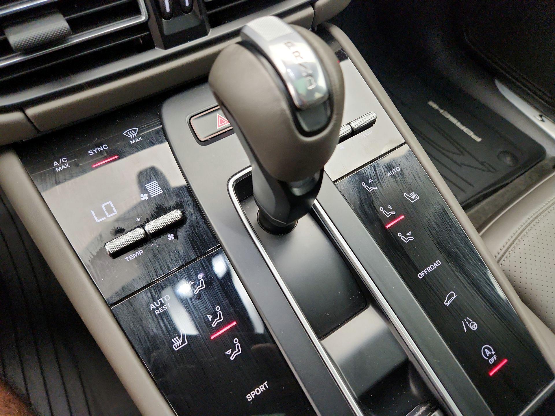 Thumbnail: 2023 Porsche Macan - 18