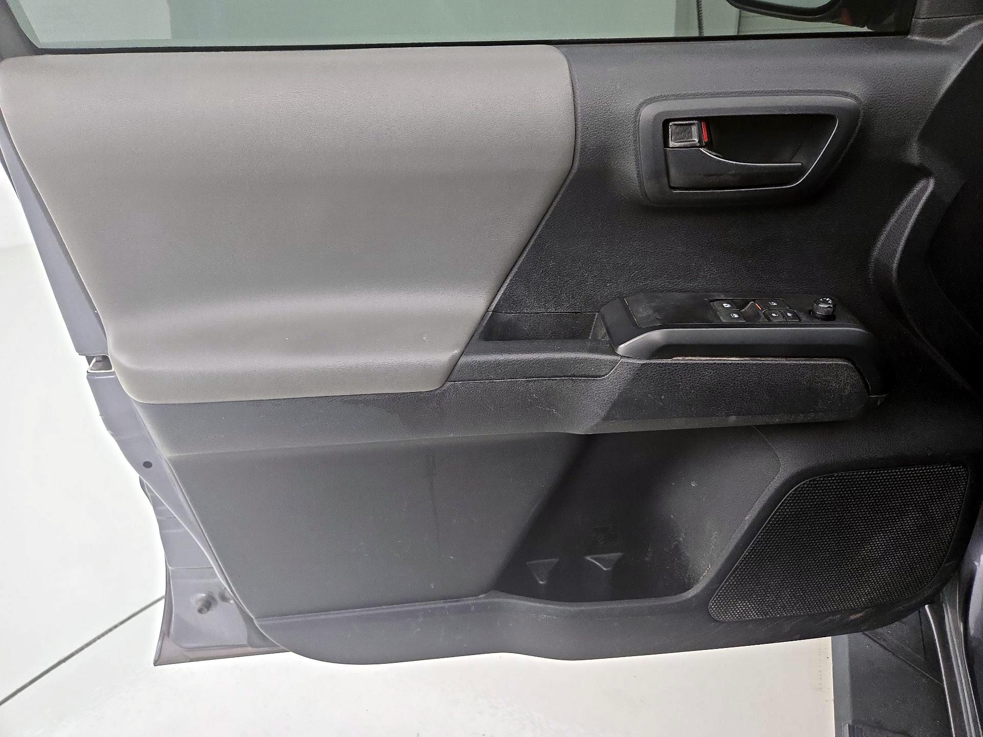 Thumbnail: 2020 Toyota Tacoma - 12