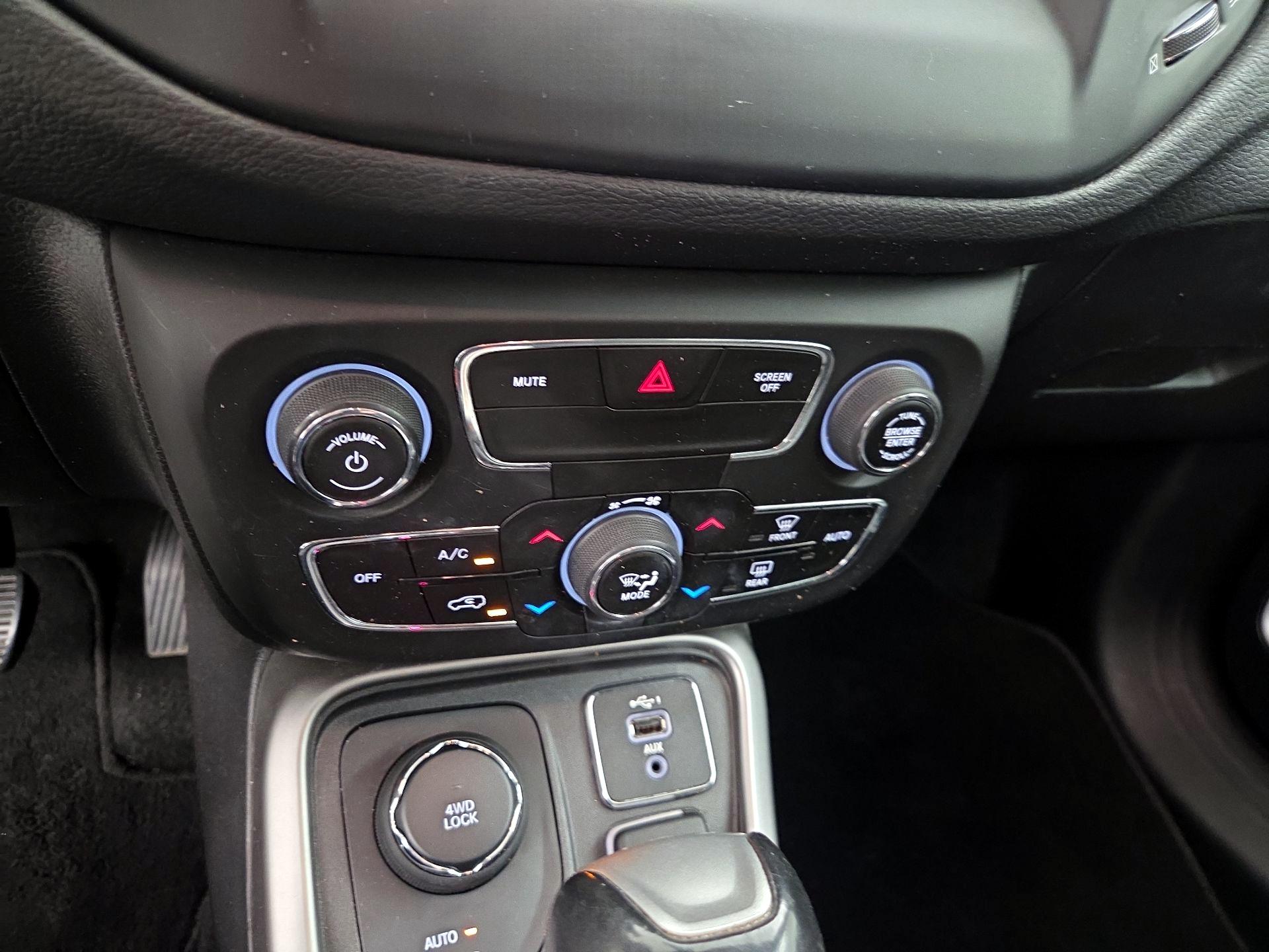 Thumbnail: 2020 Jeep Compass - 16
