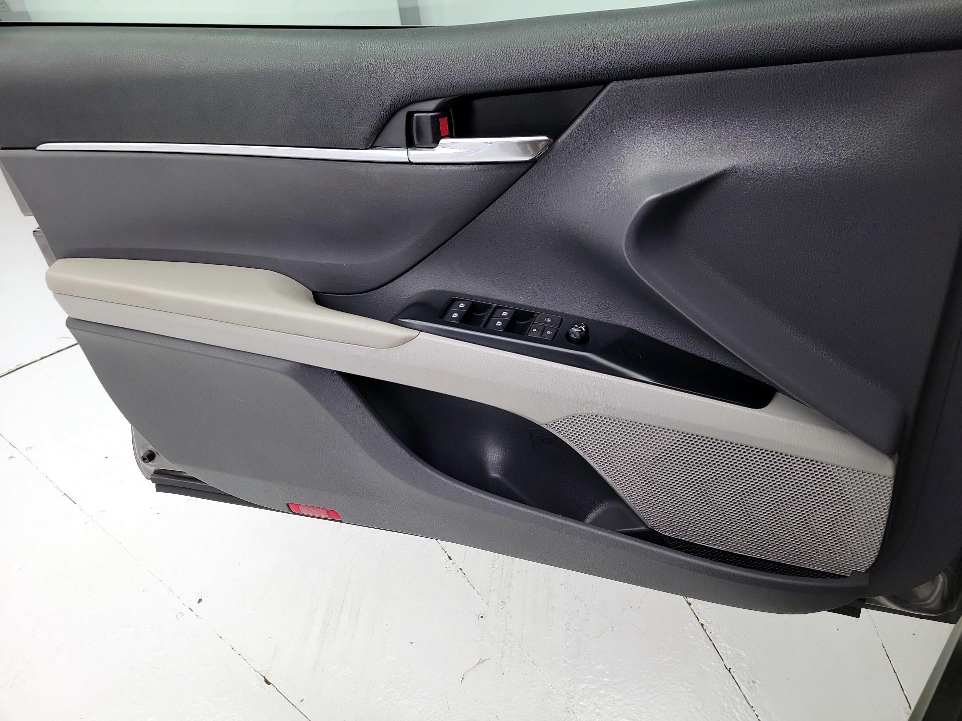 Thumbnail: 2020 Toyota Camry - 12
