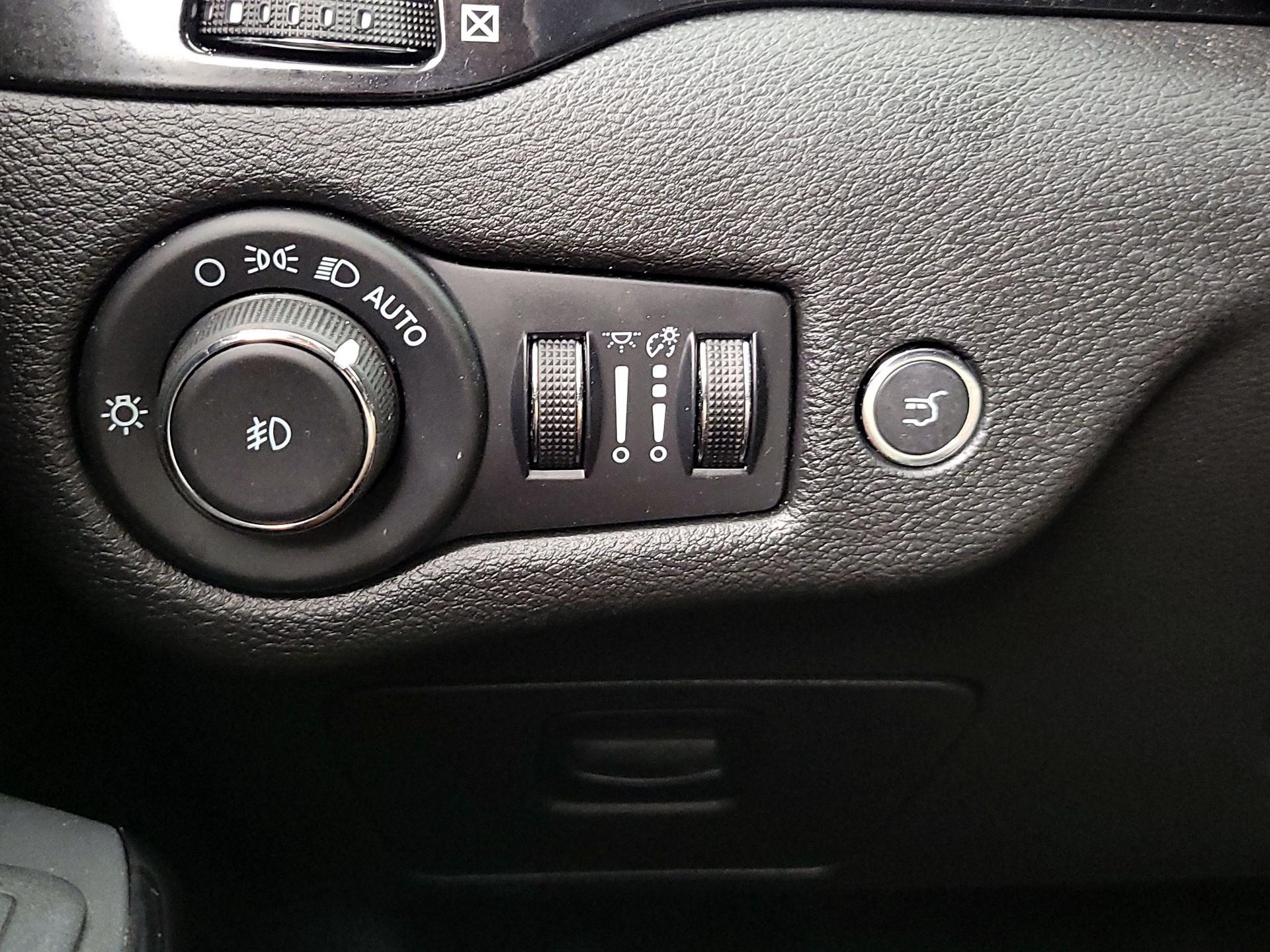 Thumbnail: 2023 Jeep Cherokee - 13