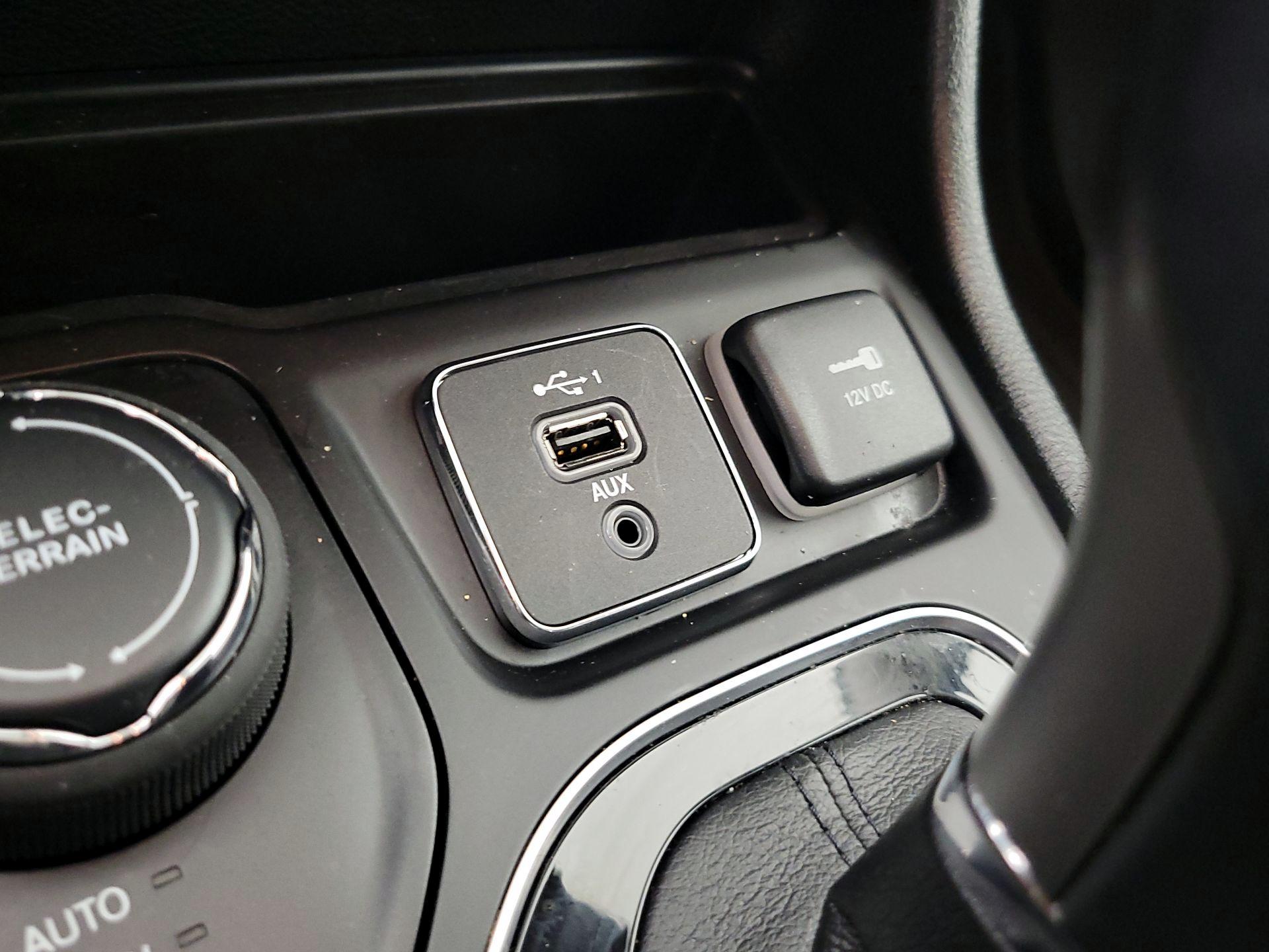 Thumbnail: 2023 Jeep Cherokee - 19