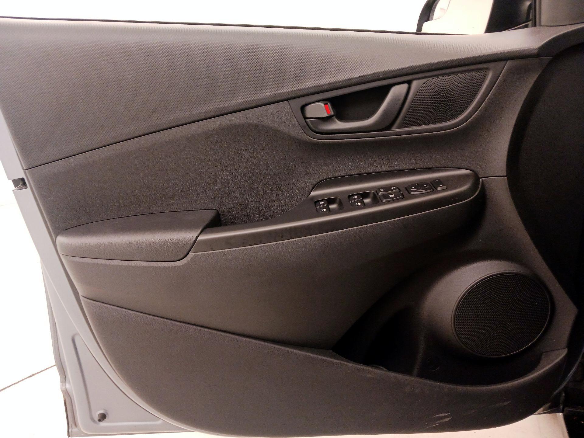 Thumbnail: 2021 Hyundai Kona - 12