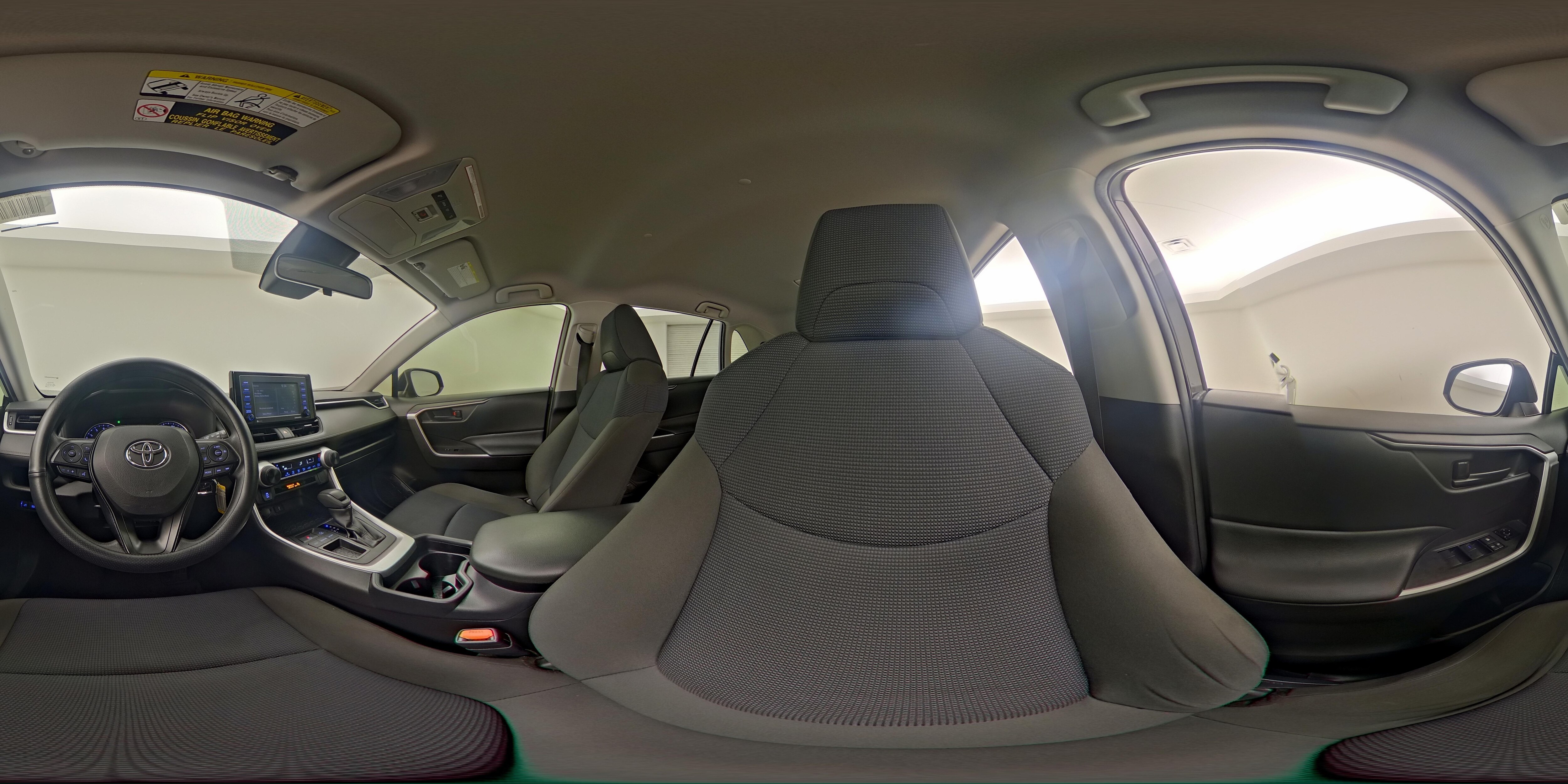 2020 Toyota RAV4 LE - Photo 26
