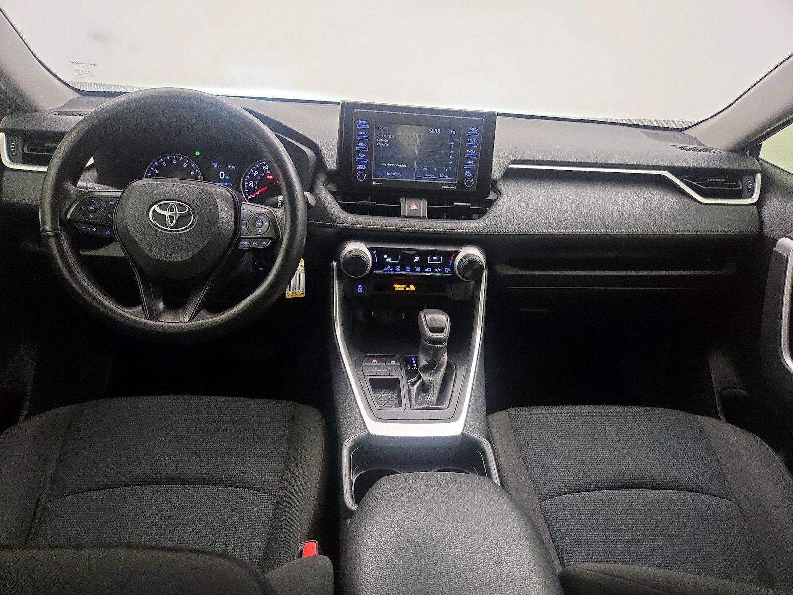2020 Toyota RAV4 LE - Photo 10