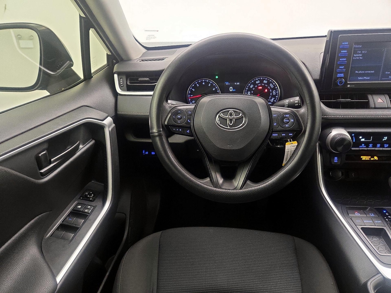 2020 Toyota RAV4 LE - Photo 11