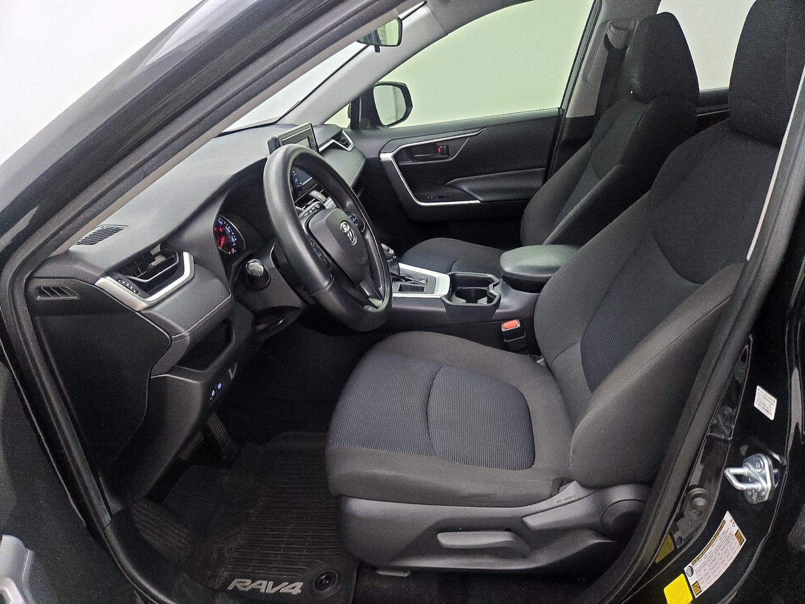2020 Toyota RAV4 LE - Photo 12