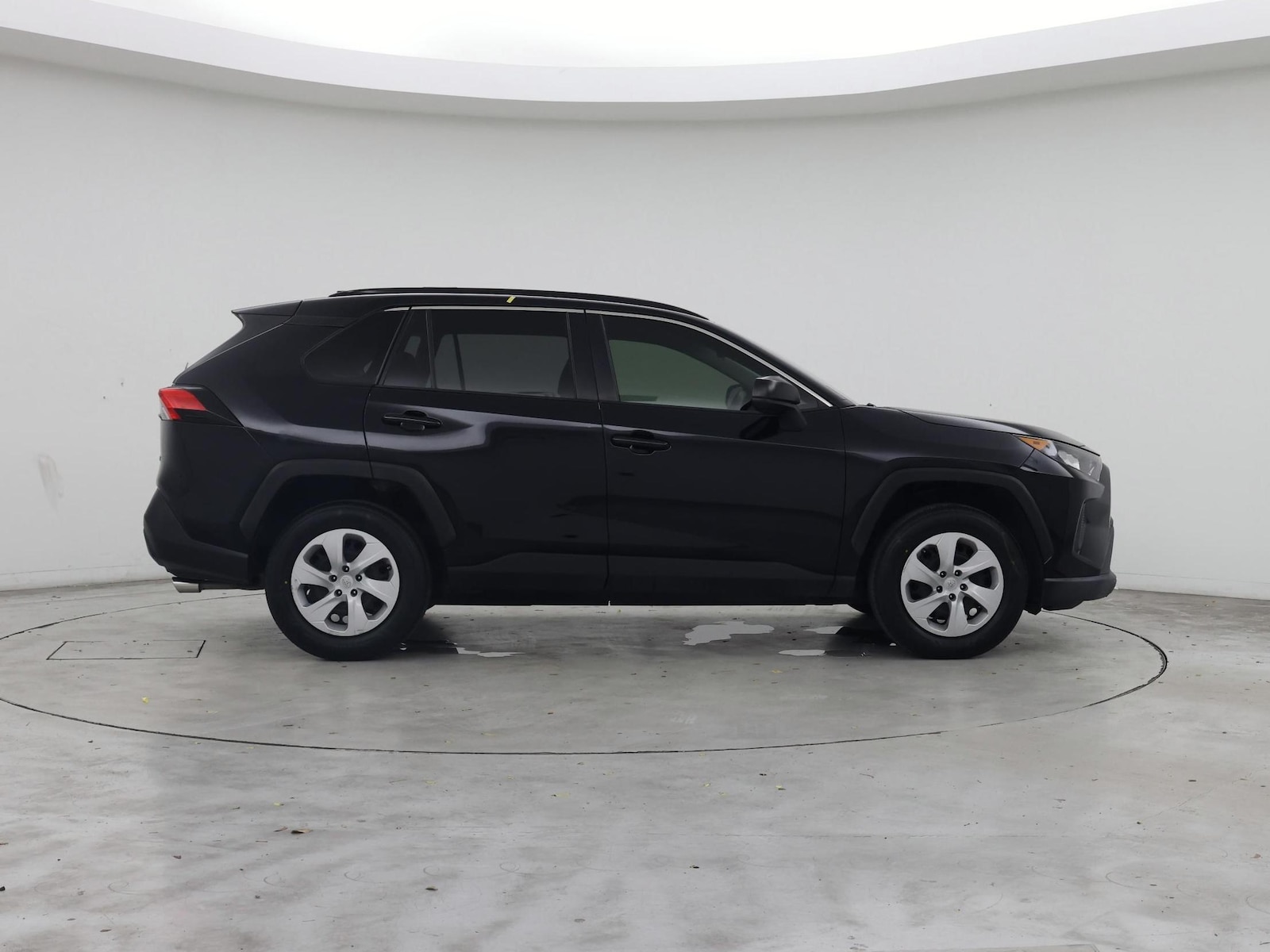2020 Toyota RAV4 LE - Photo 8