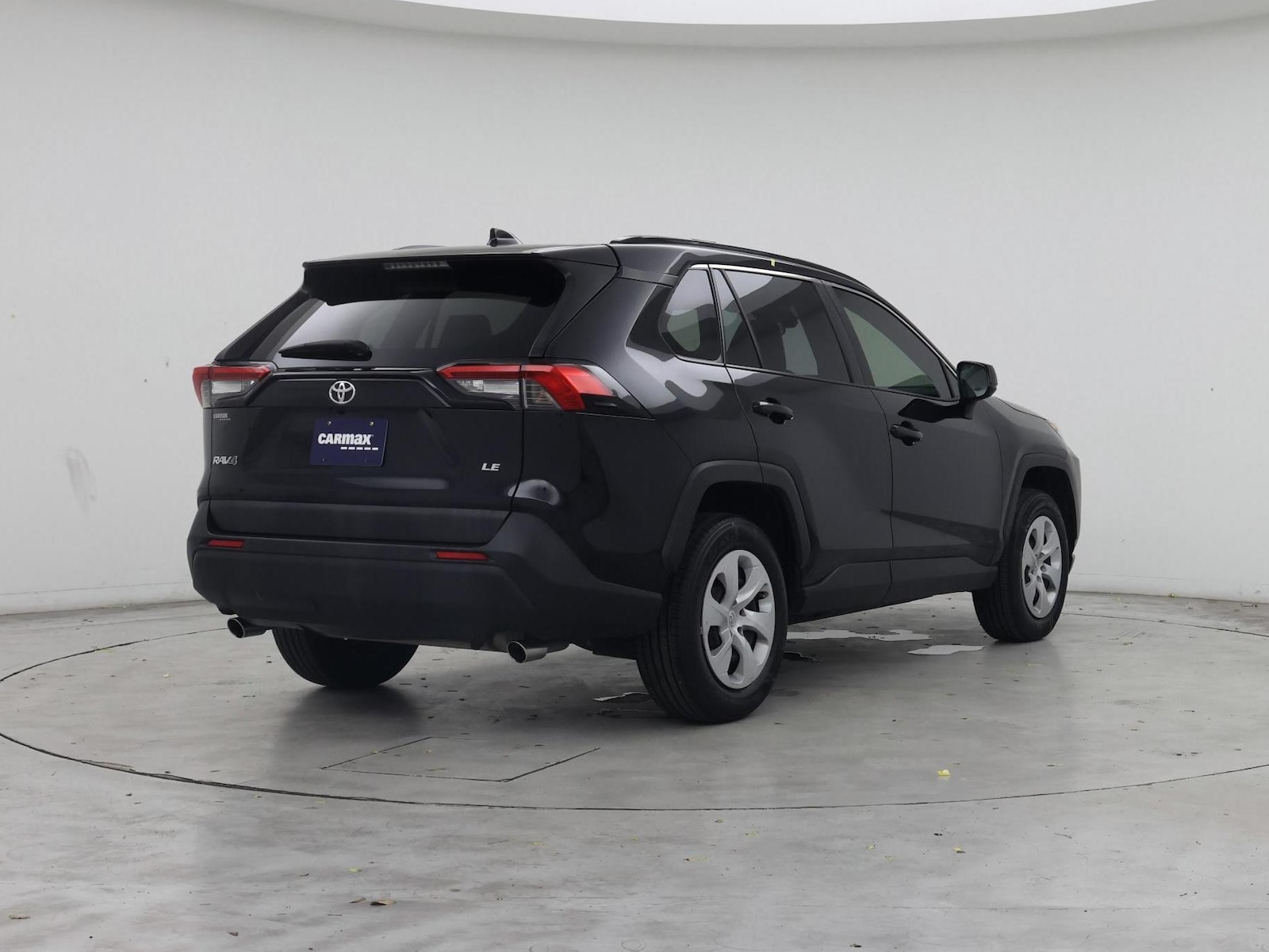 2020 Toyota RAV4 LE - Photo 9