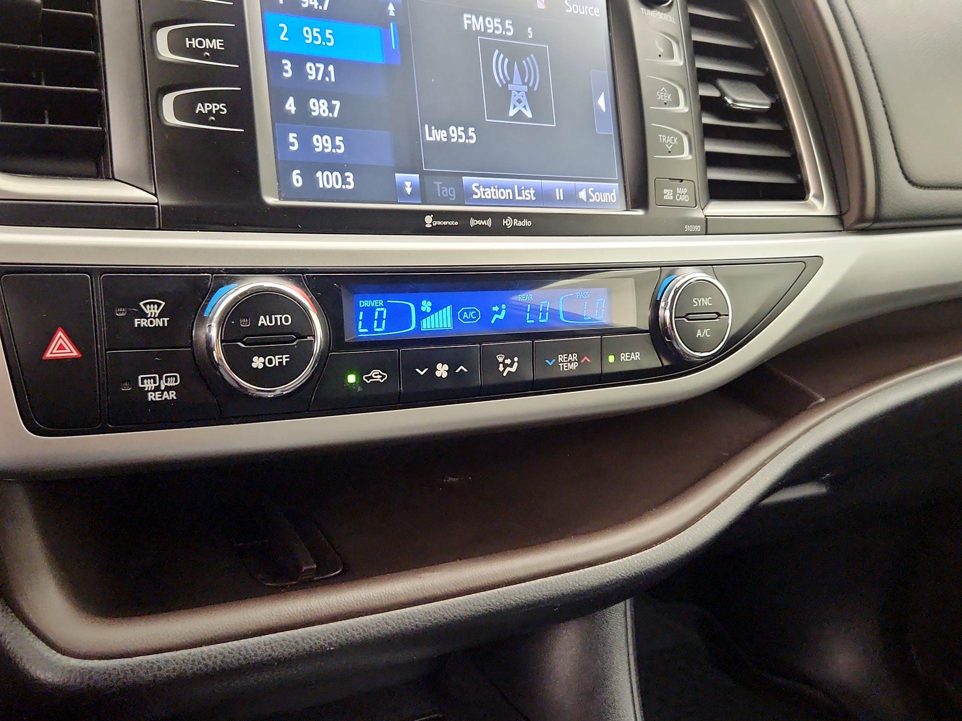 Thumbnail: 2019 Toyota Highlander - 17