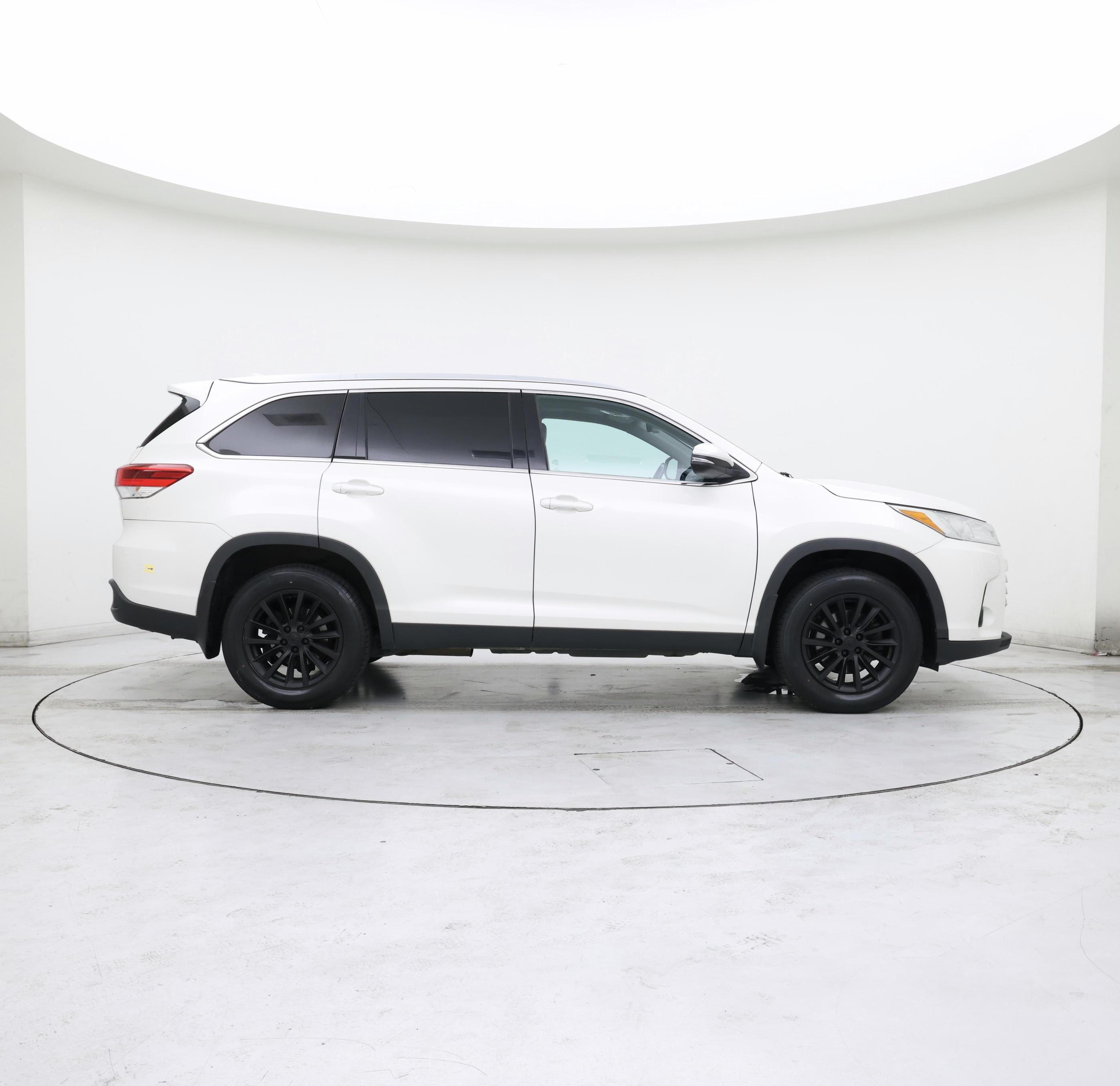 Thumbnail: 2019 Toyota Highlander - 7