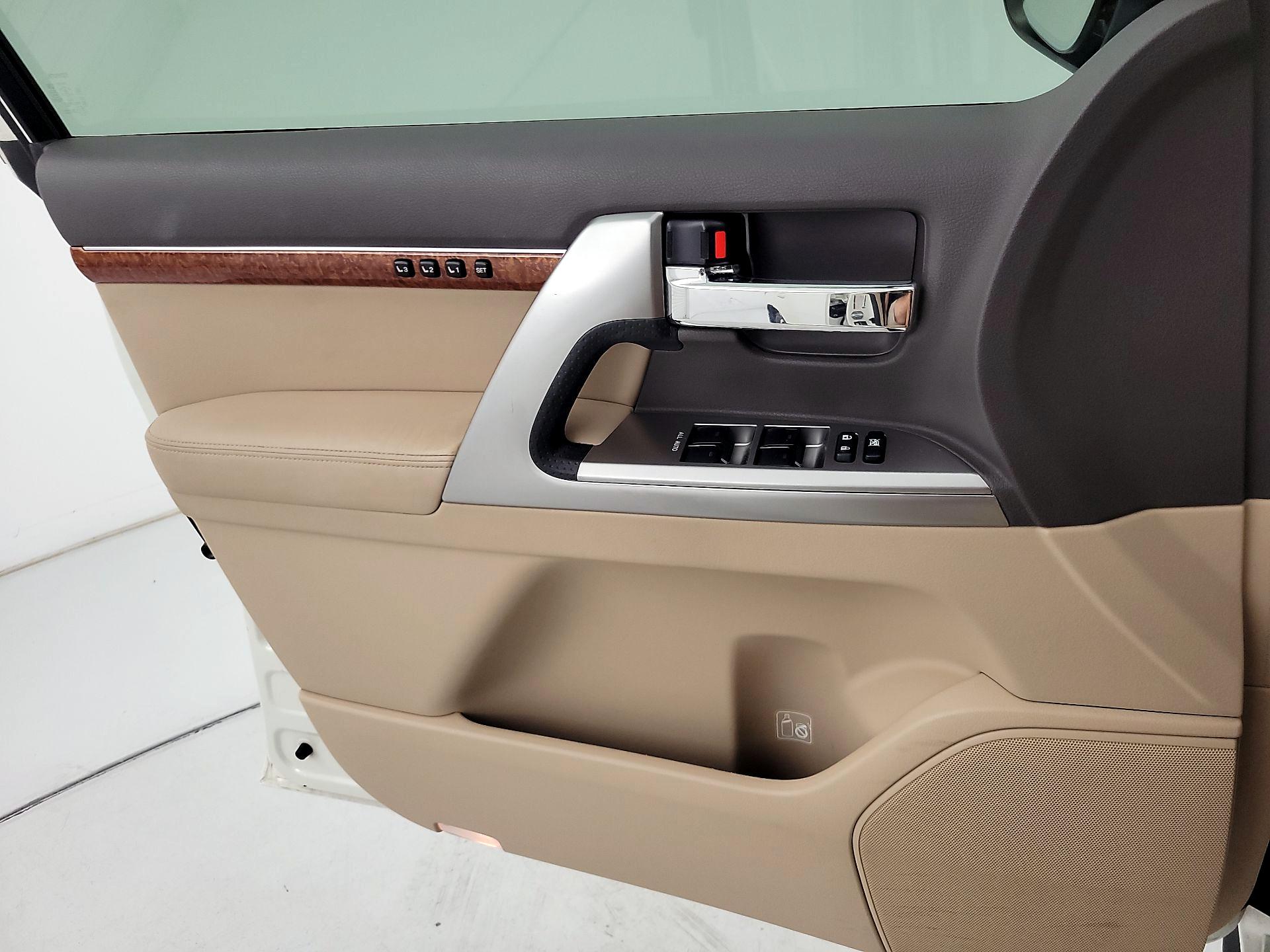 Thumbnail: 2015 Toyota Land Cruiser - 12