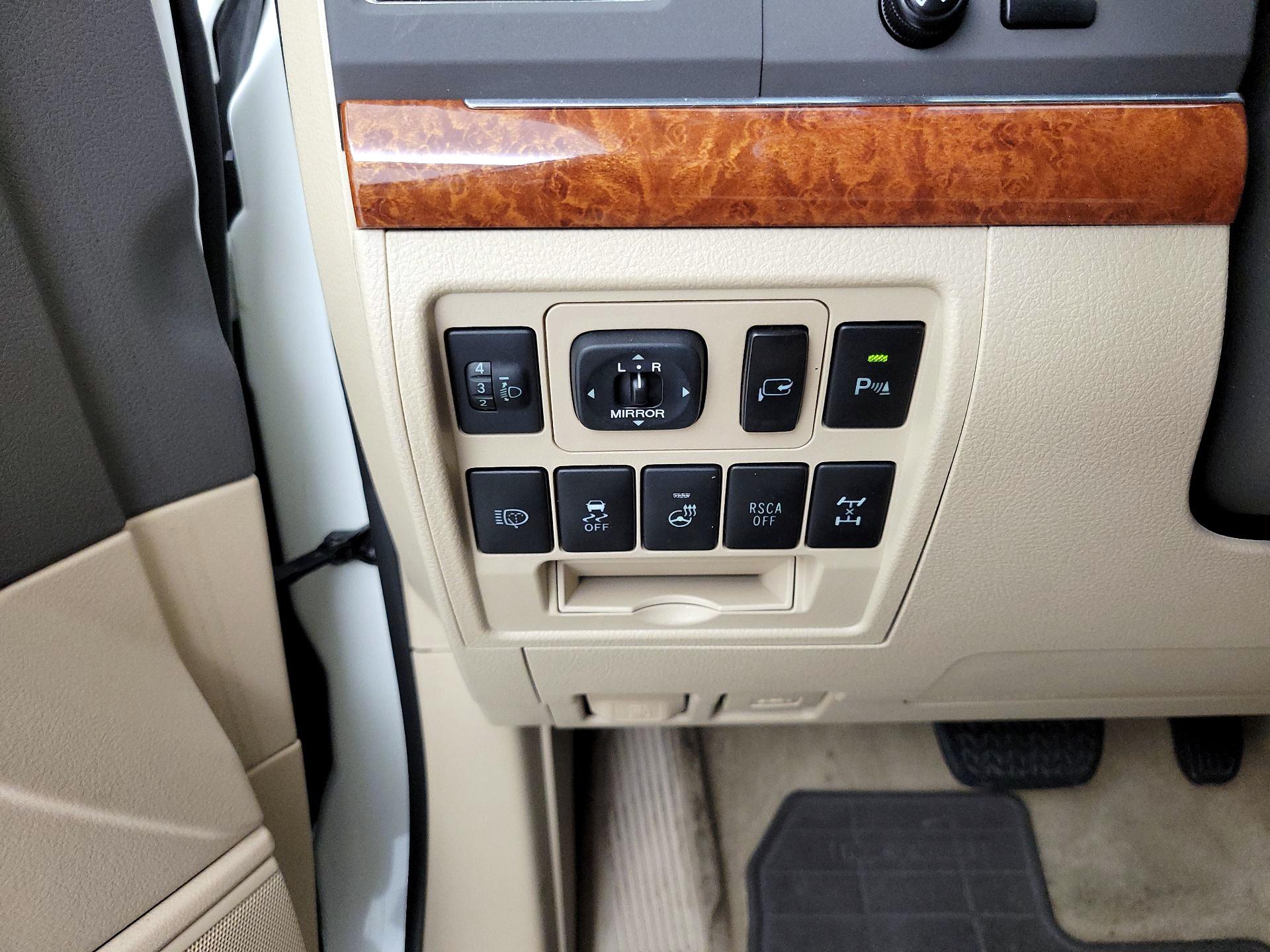 Thumbnail: 2015 Toyota Land Cruiser - 13