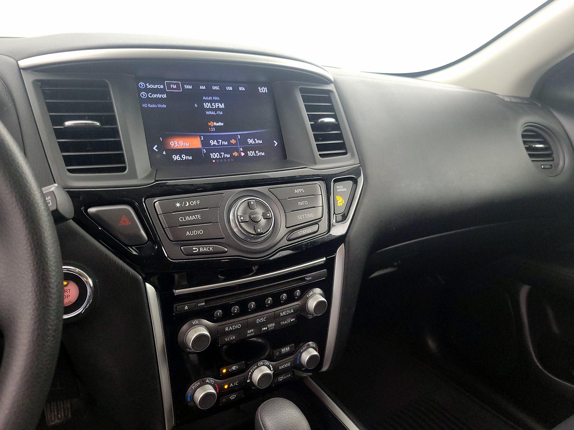 Thumbnail: 2017 Nissan Pathfinder - 15