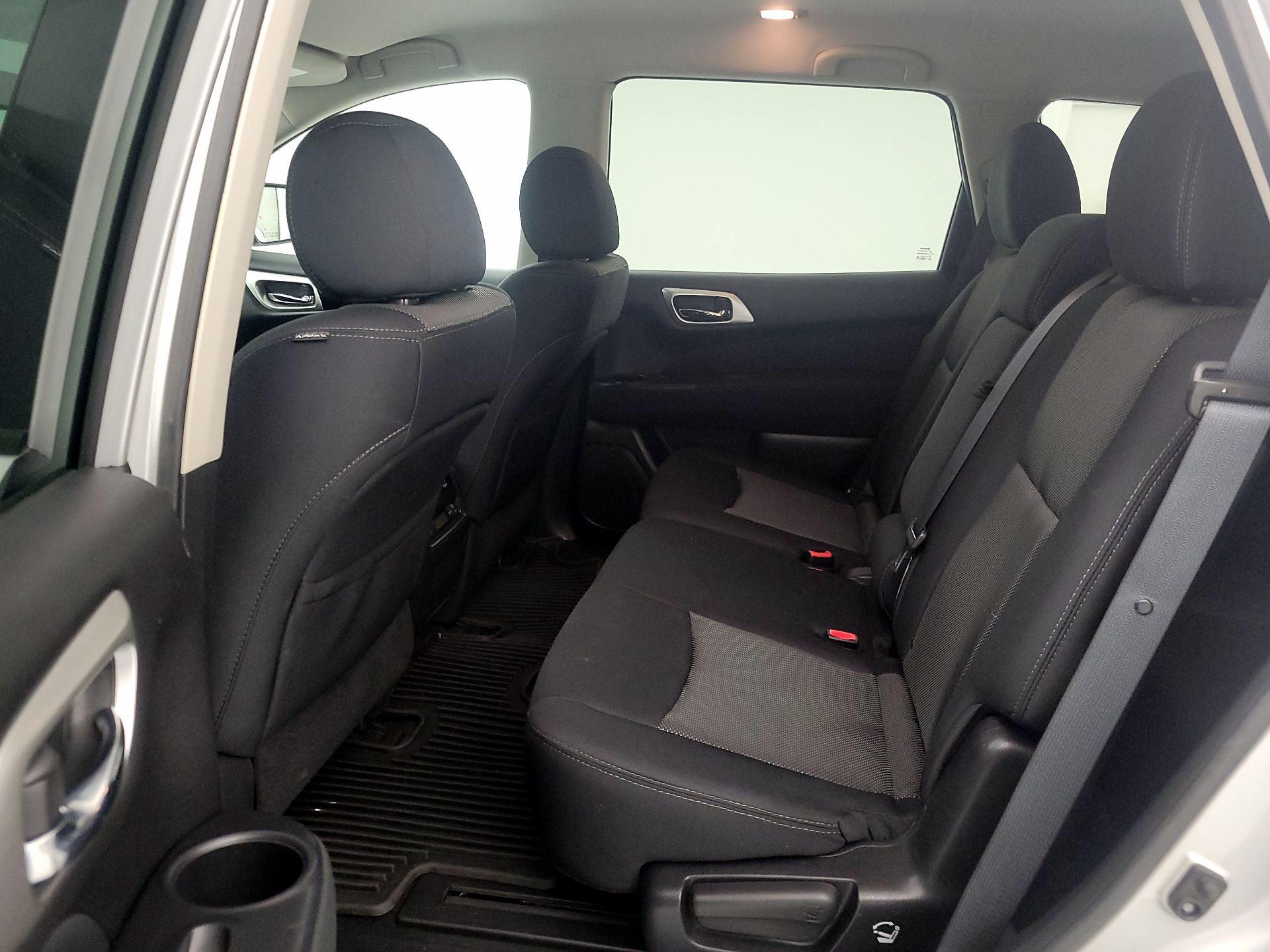 Thumbnail: 2017 Nissan Pathfinder - 19