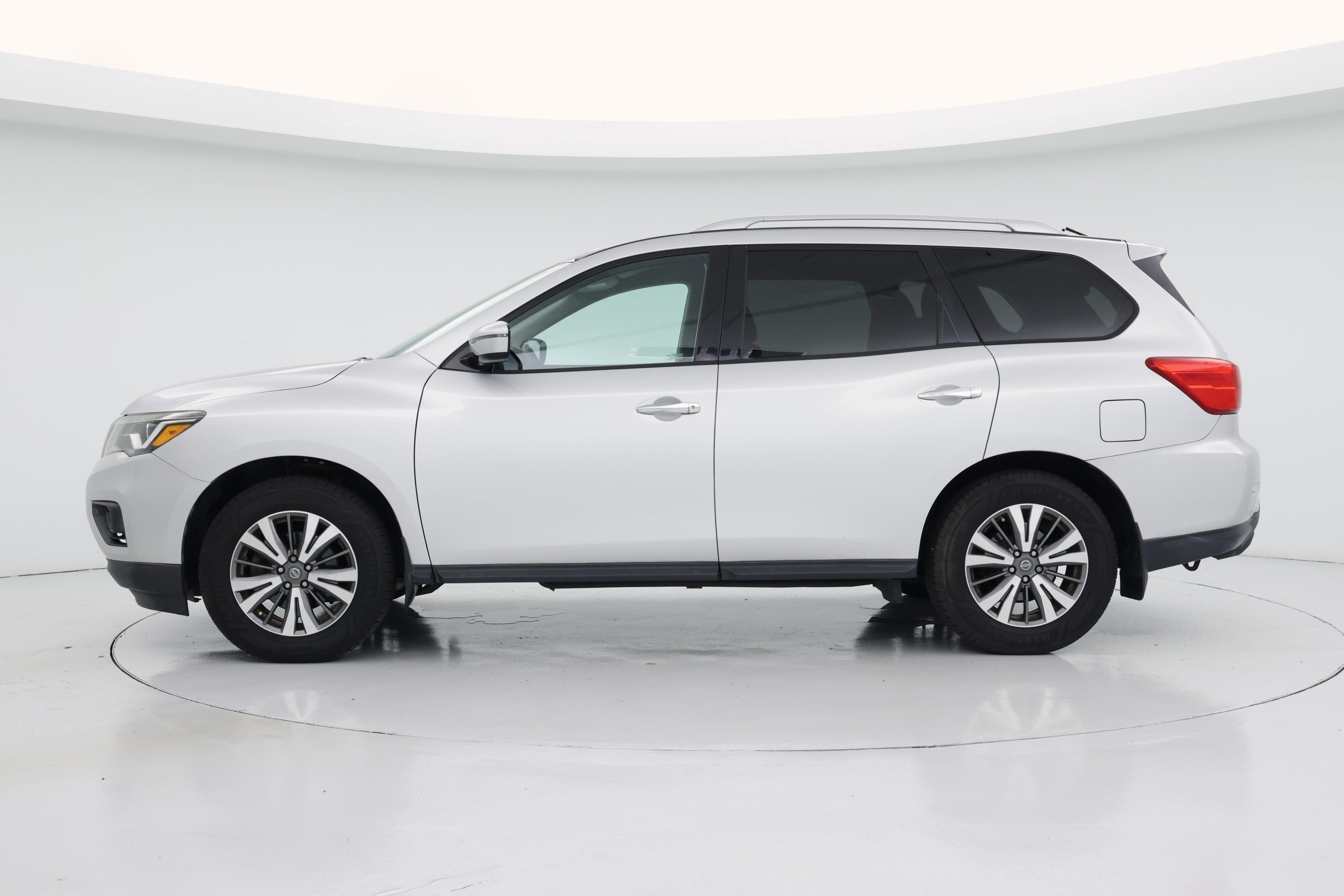 Thumbnail: 2017 Nissan Pathfinder - 3