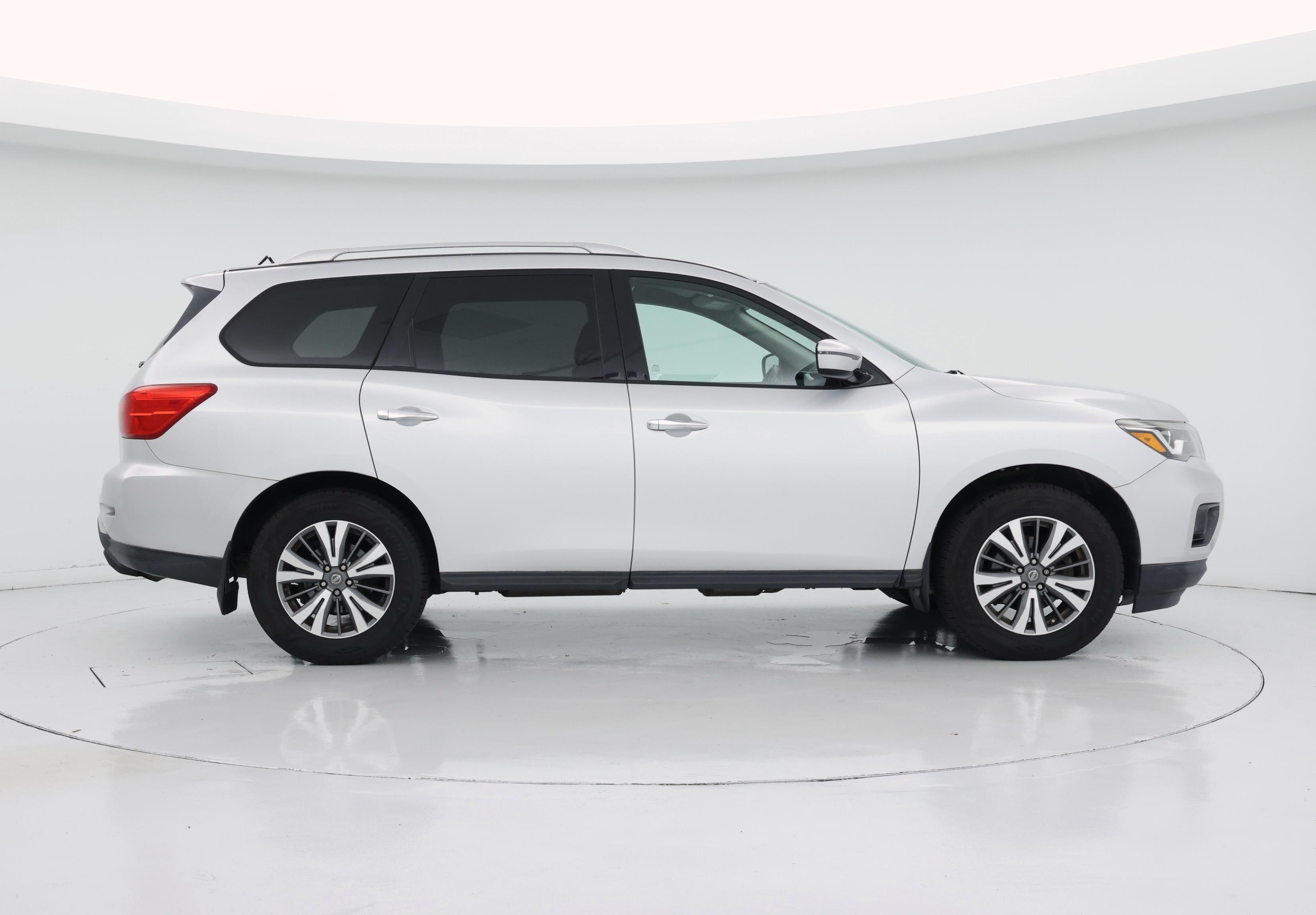 Thumbnail: 2017 Nissan Pathfinder - 7