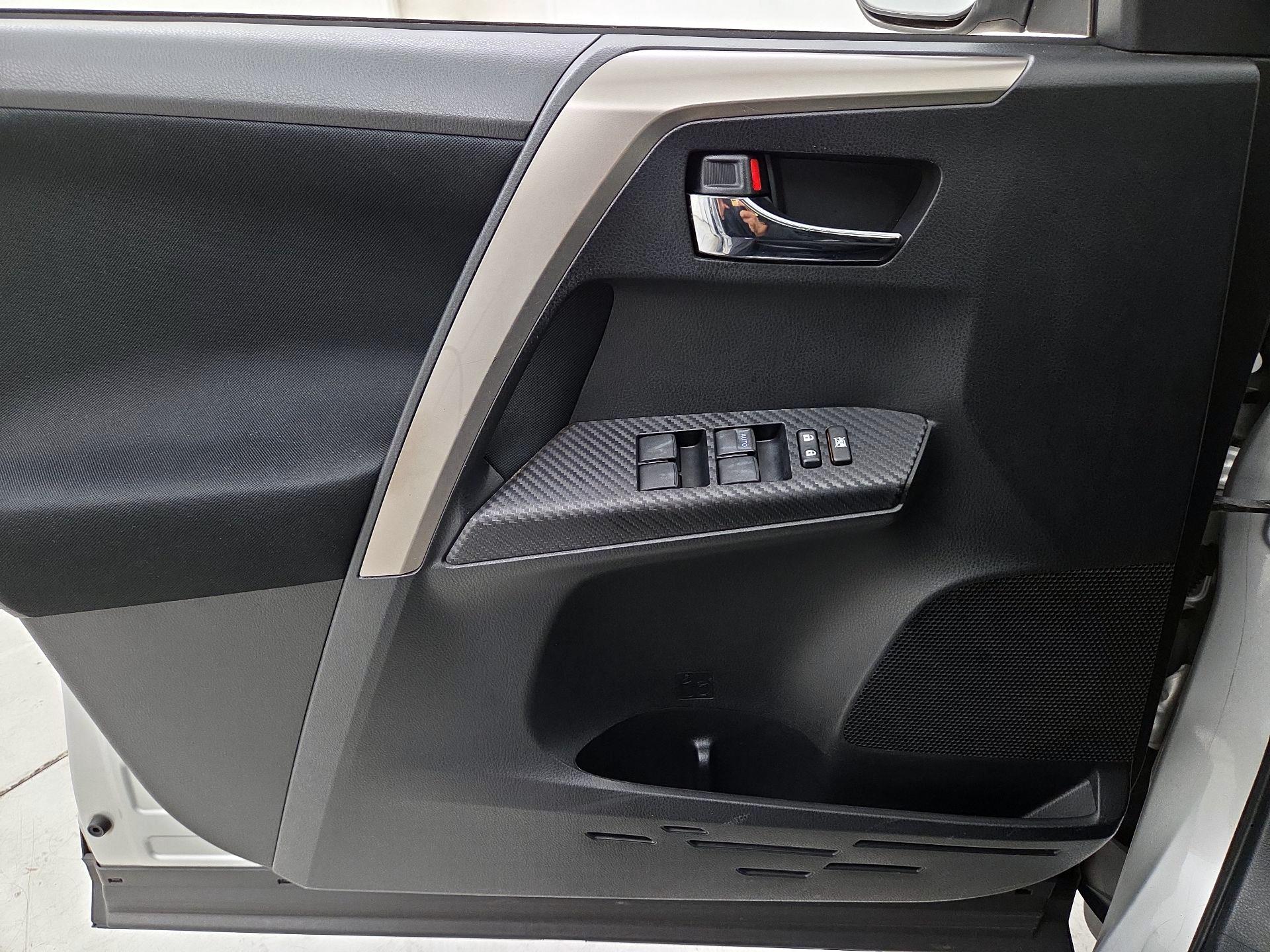Thumbnail: 2014 Toyota RAV4 - 12