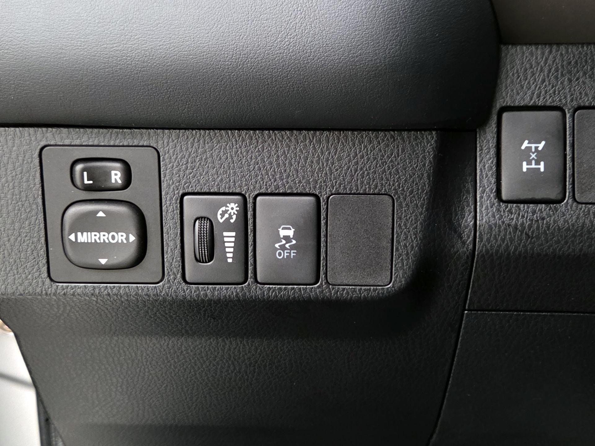 Thumbnail: 2014 Toyota RAV4 - 13