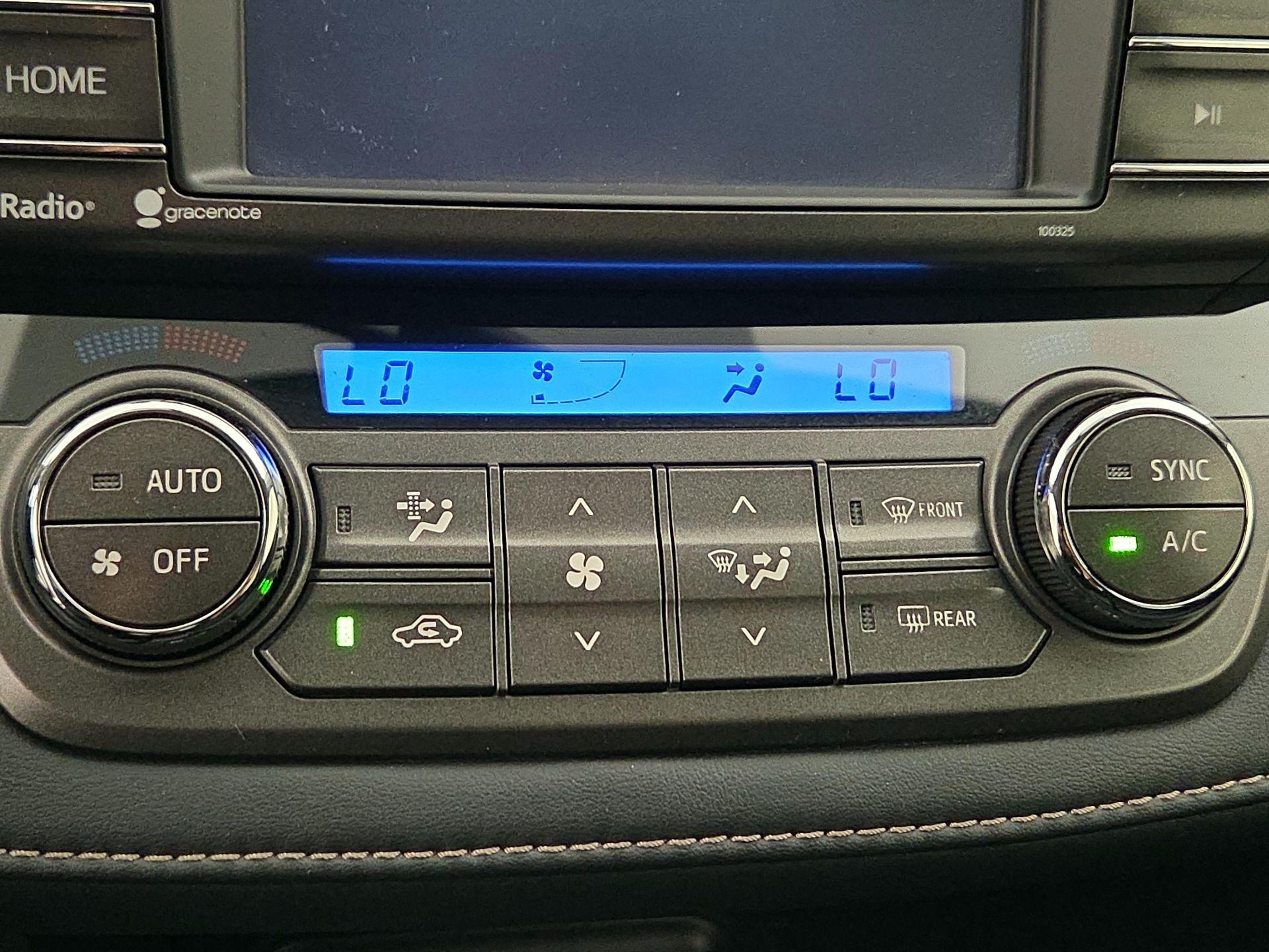 Thumbnail: 2014 Toyota RAV4 - 16