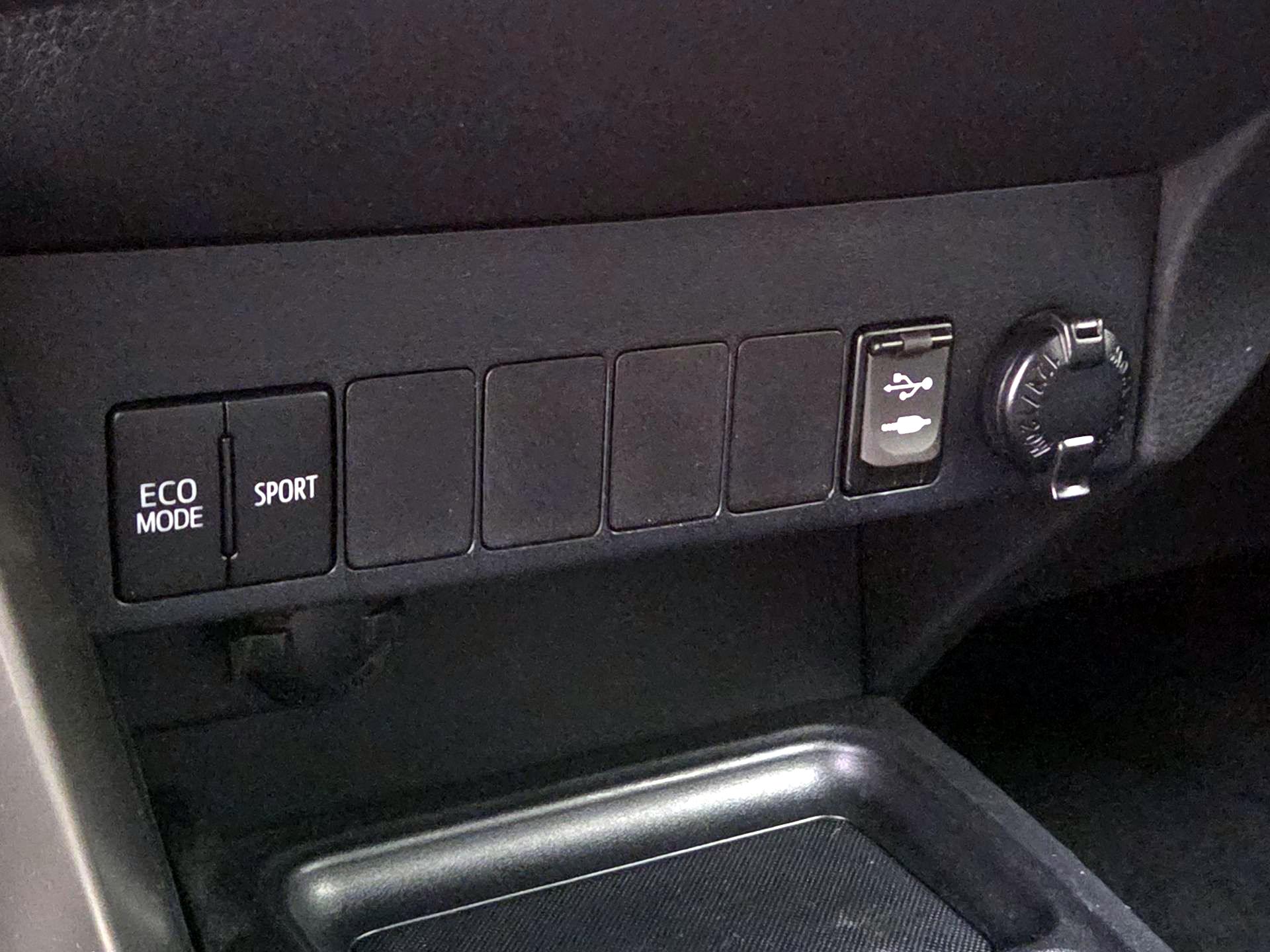 Thumbnail: 2014 Toyota RAV4 - 18