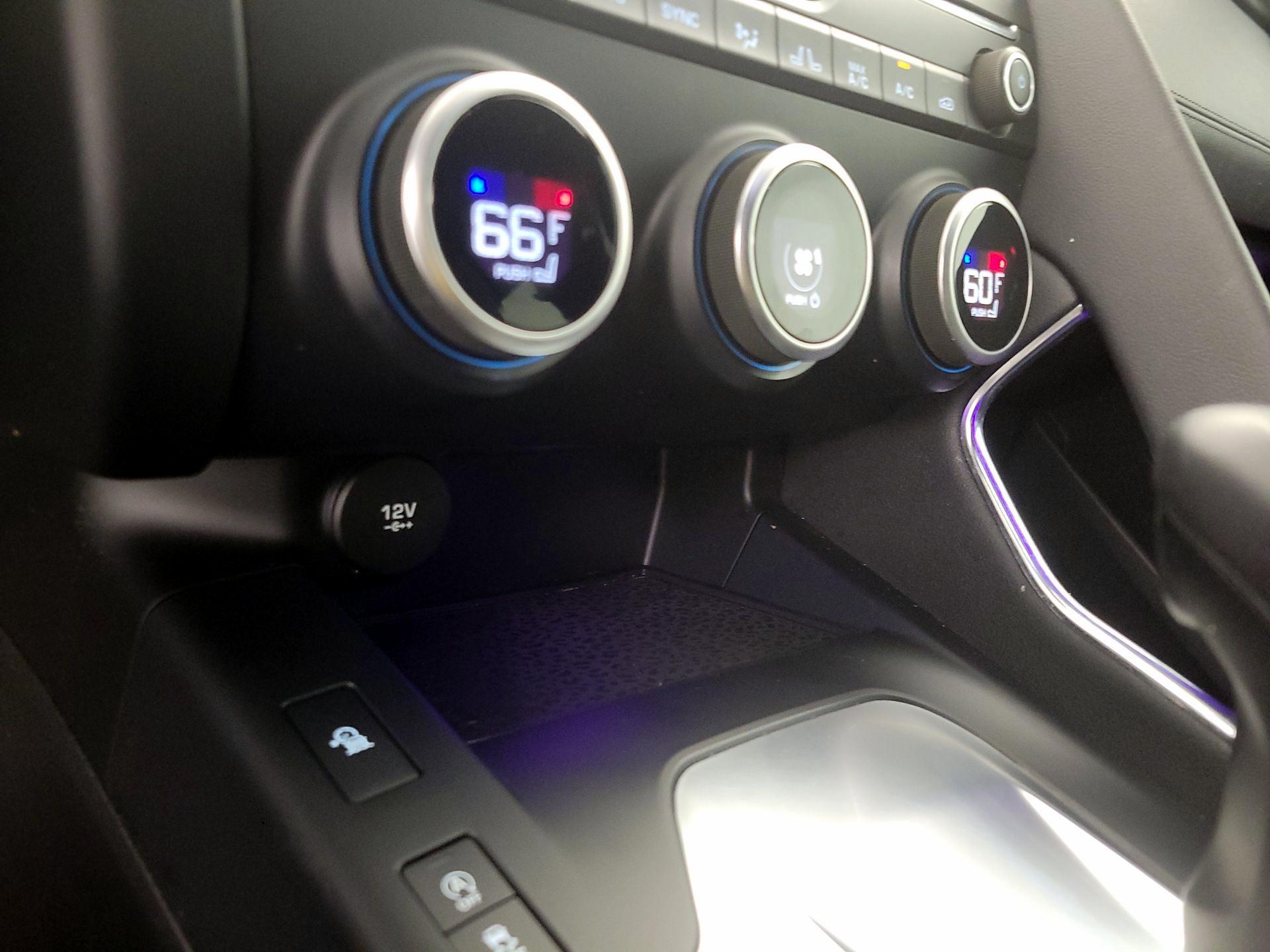 Thumbnail: 2020 Jaguar E-Pace - 18