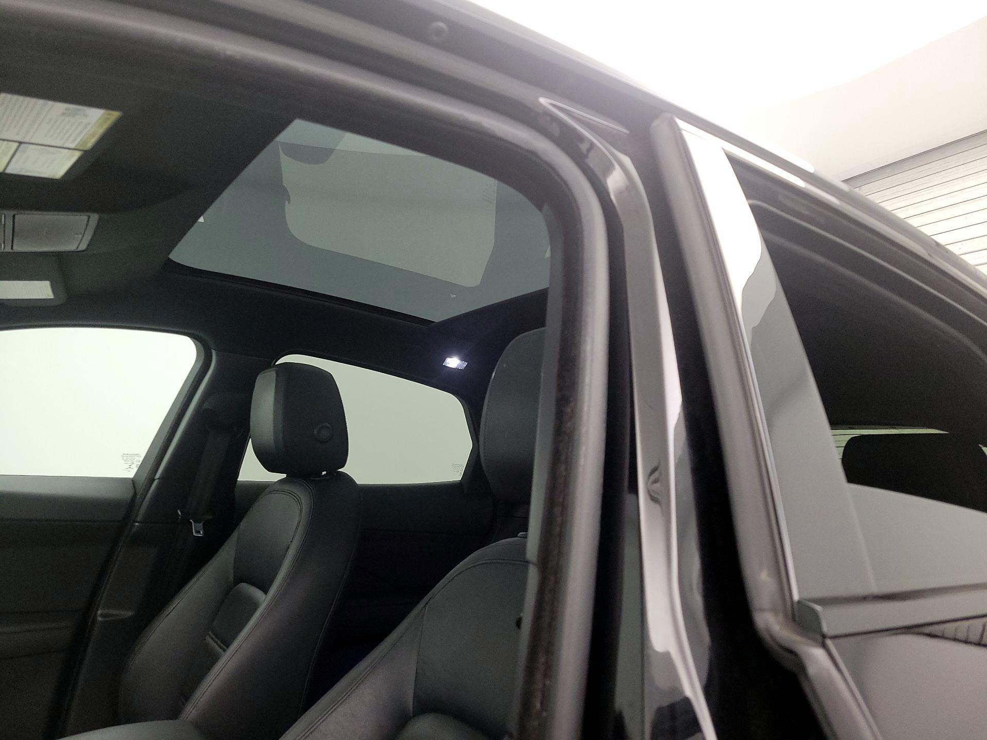Thumbnail: 2020 Jaguar E-Pace - 19