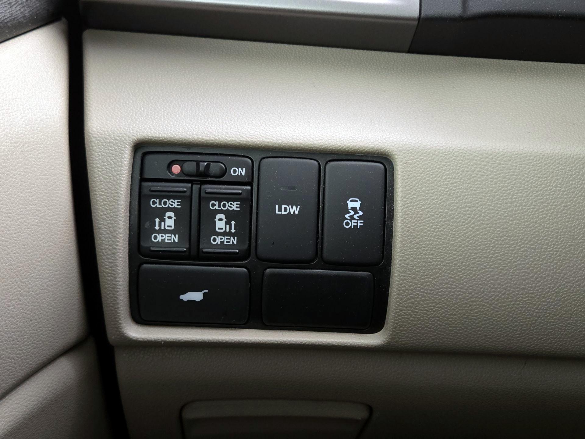 Thumbnail: 2016 Honda Odyssey - 13
