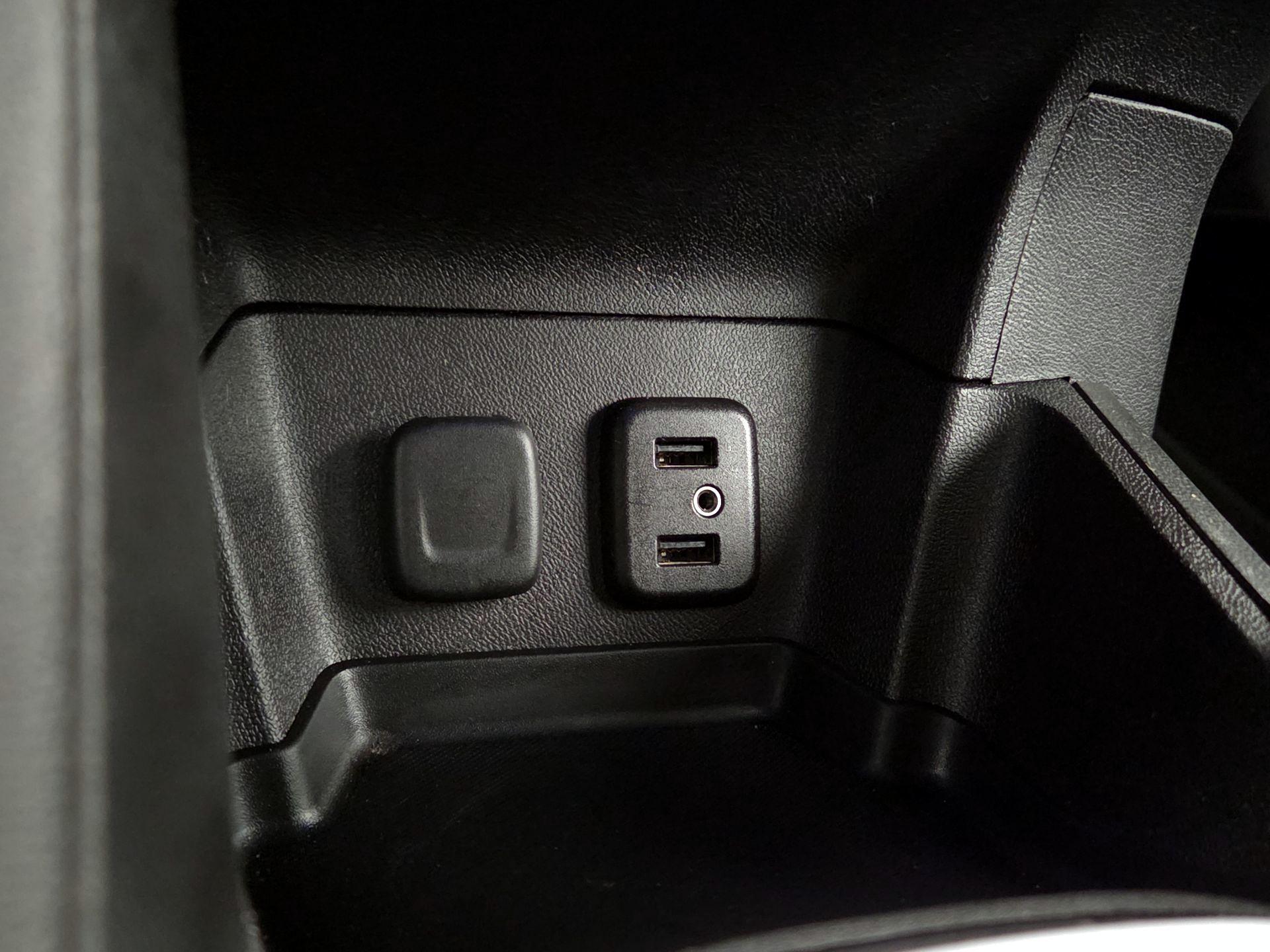 Thumbnail: 2016 Chevrolet Volt - 18