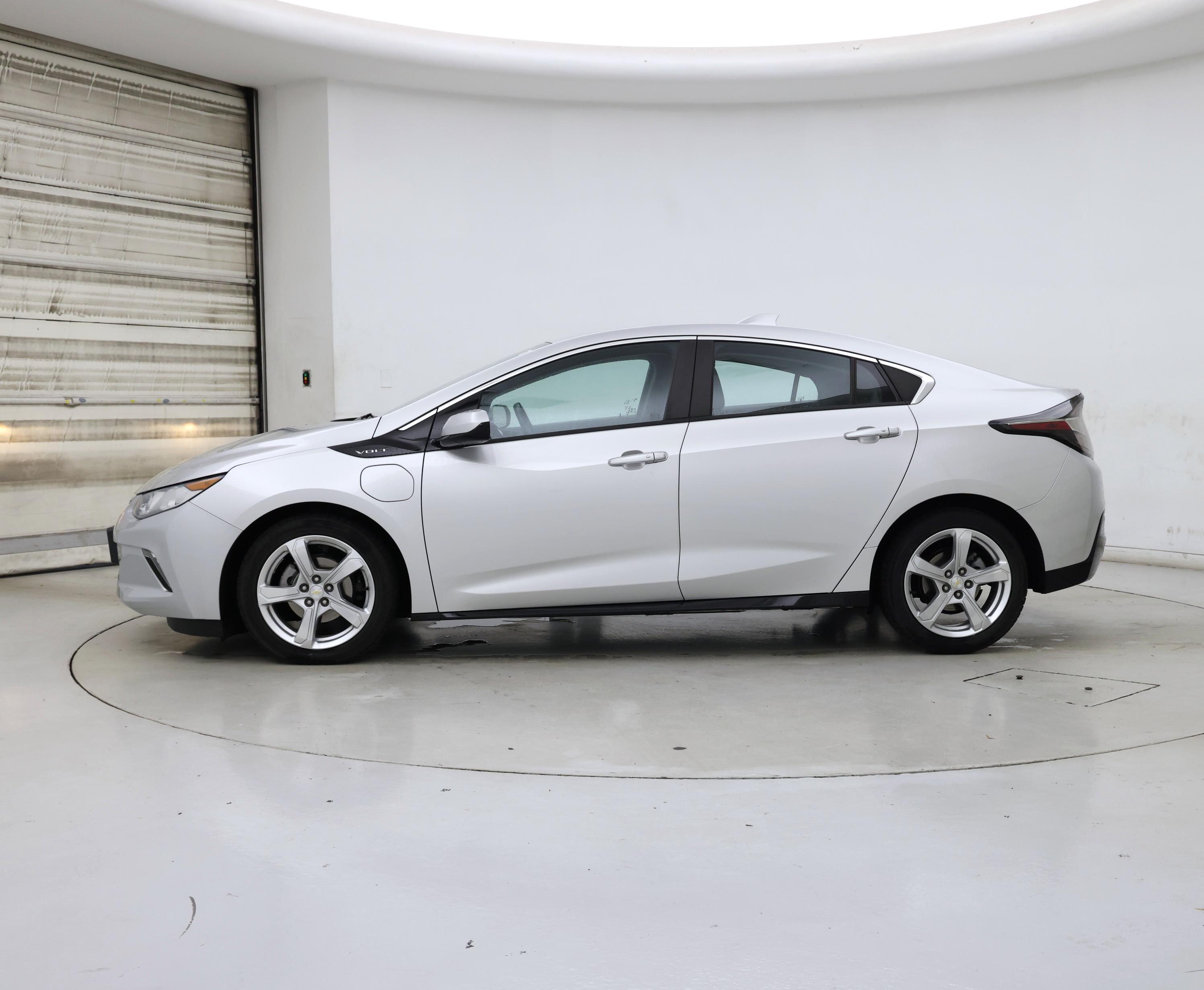 Thumbnail: 2016 Chevrolet Volt - 3