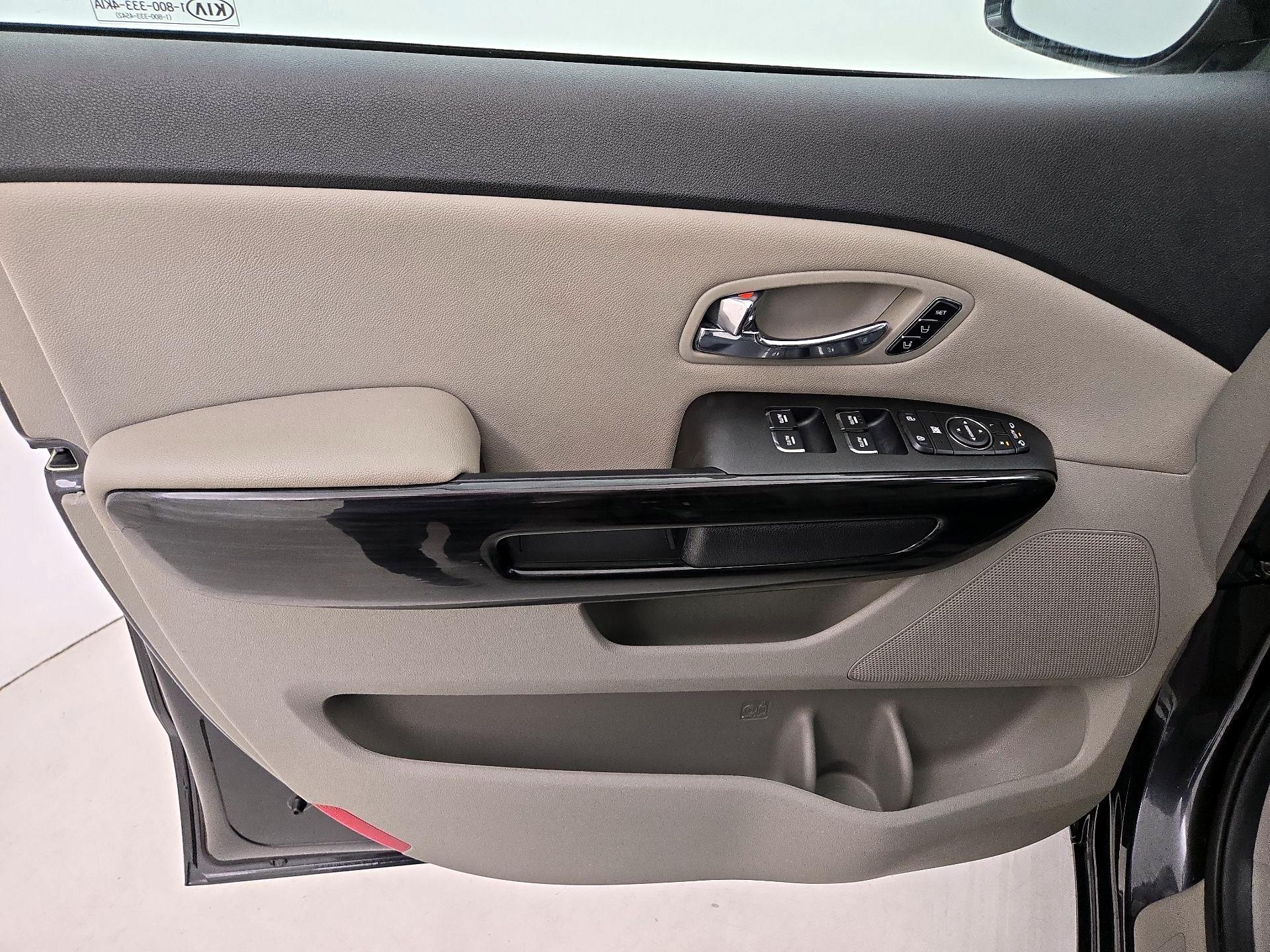 Thumbnail: 2020 Kia Sedona - 12
