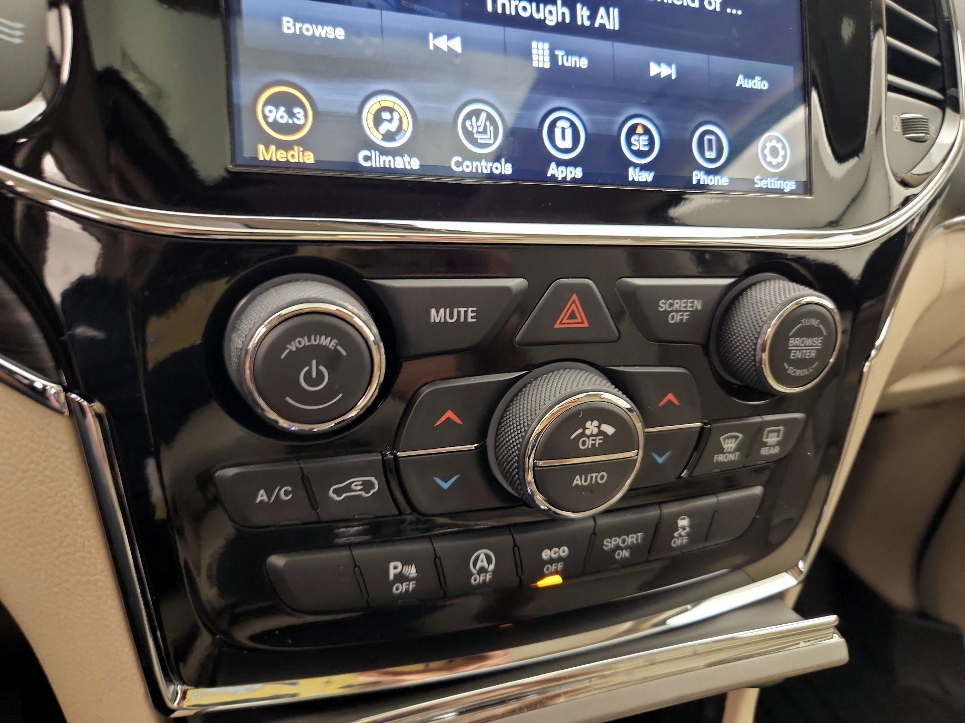 Thumbnail: 2021 Jeep Grand Cherokee - 16