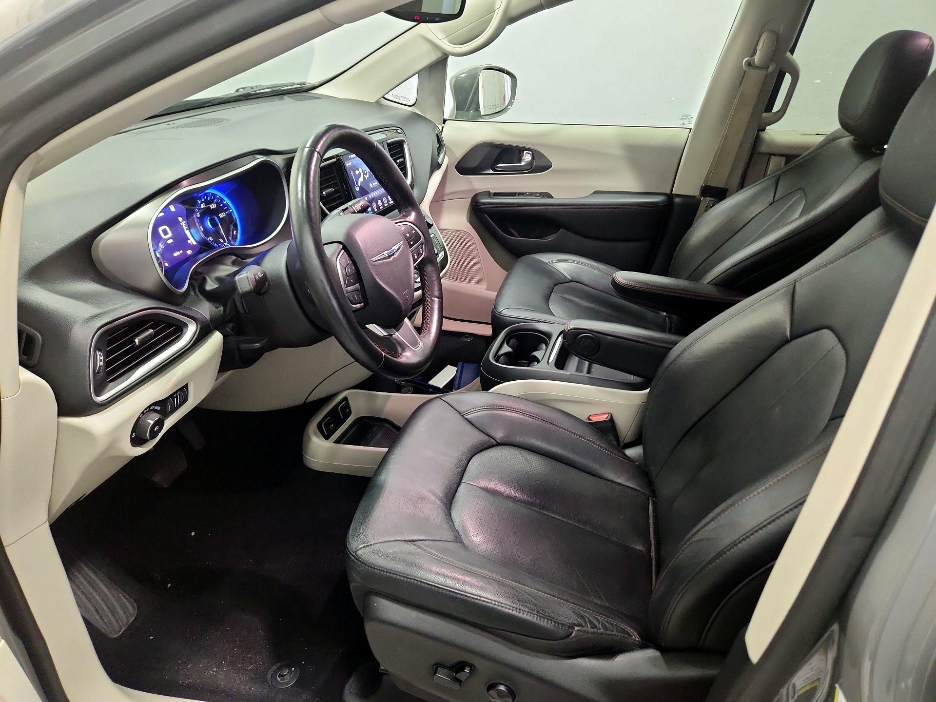 Thumbnail: 2020 Chrysler Pacifica - 11