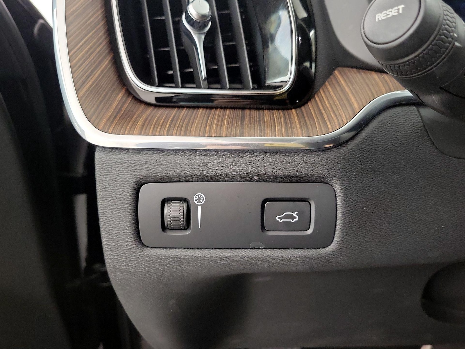 2022 Volvo XC60 Momentum - Photo 14