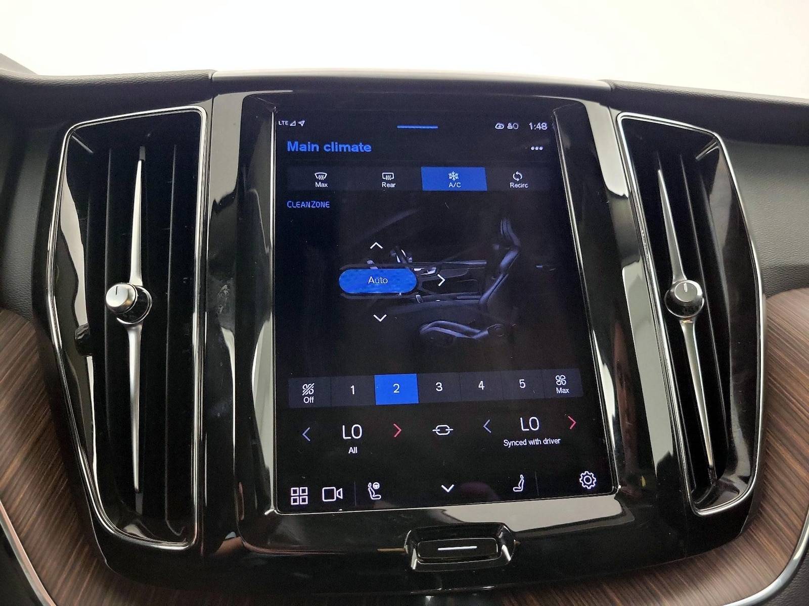 2022 Volvo XC60 Momentum - Photo 18