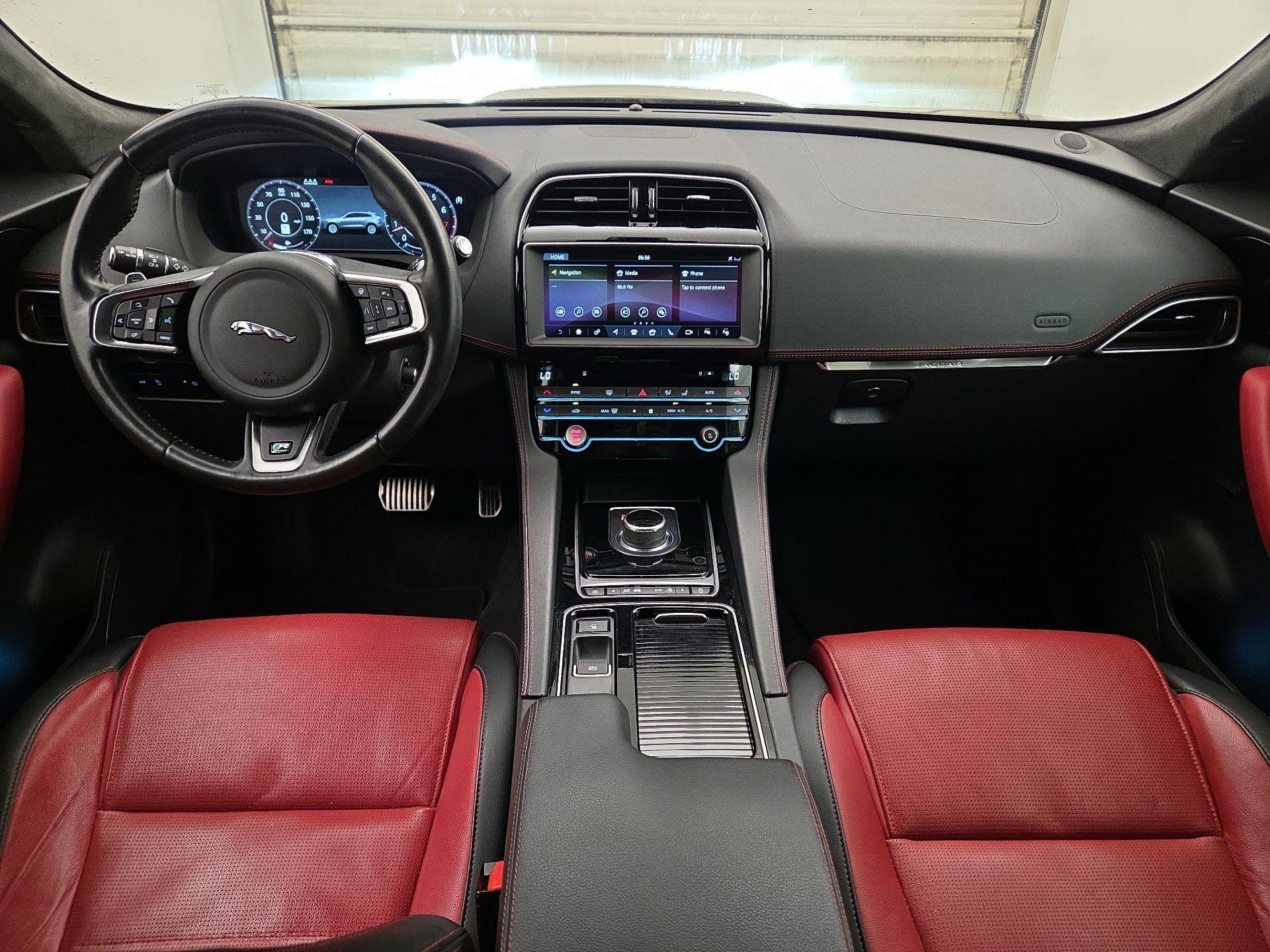 Thumbnail: 2019 Jaguar F-Pace - 9