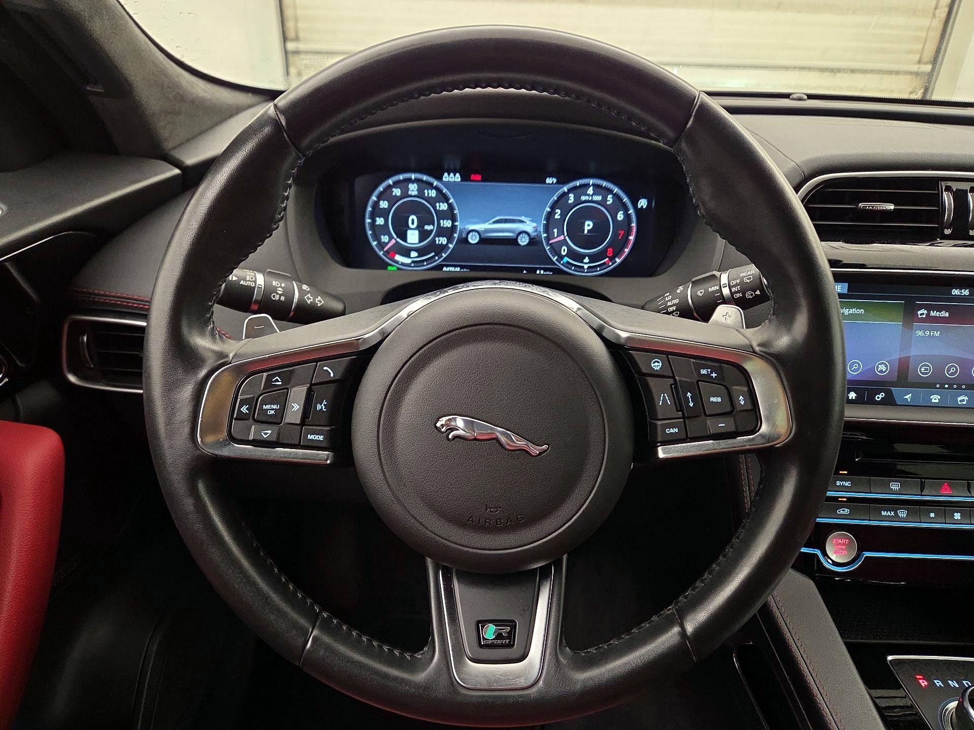 Thumbnail: 2019 Jaguar F-Pace - 10