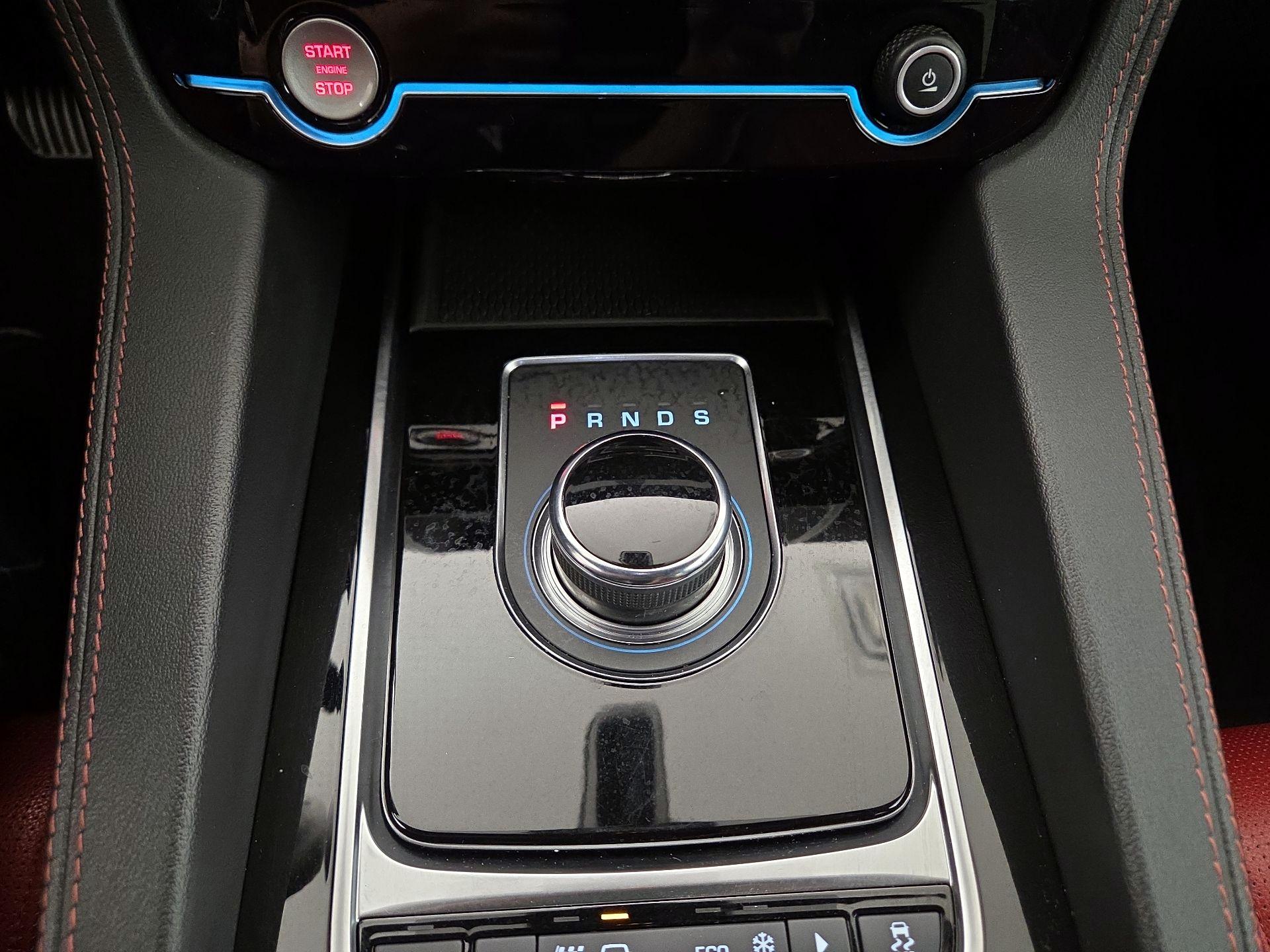 Thumbnail: 2019 Jaguar F-Pace - 18