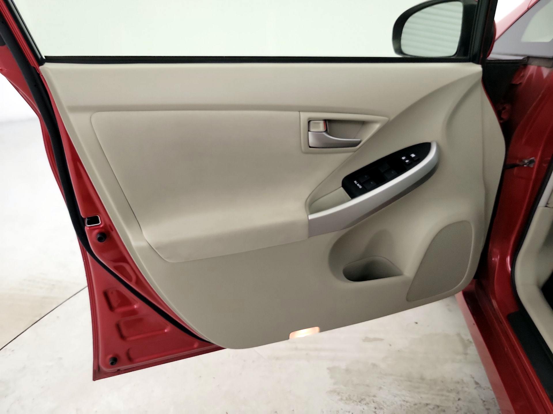 Thumbnail: 2015 Toyota Prius - 12