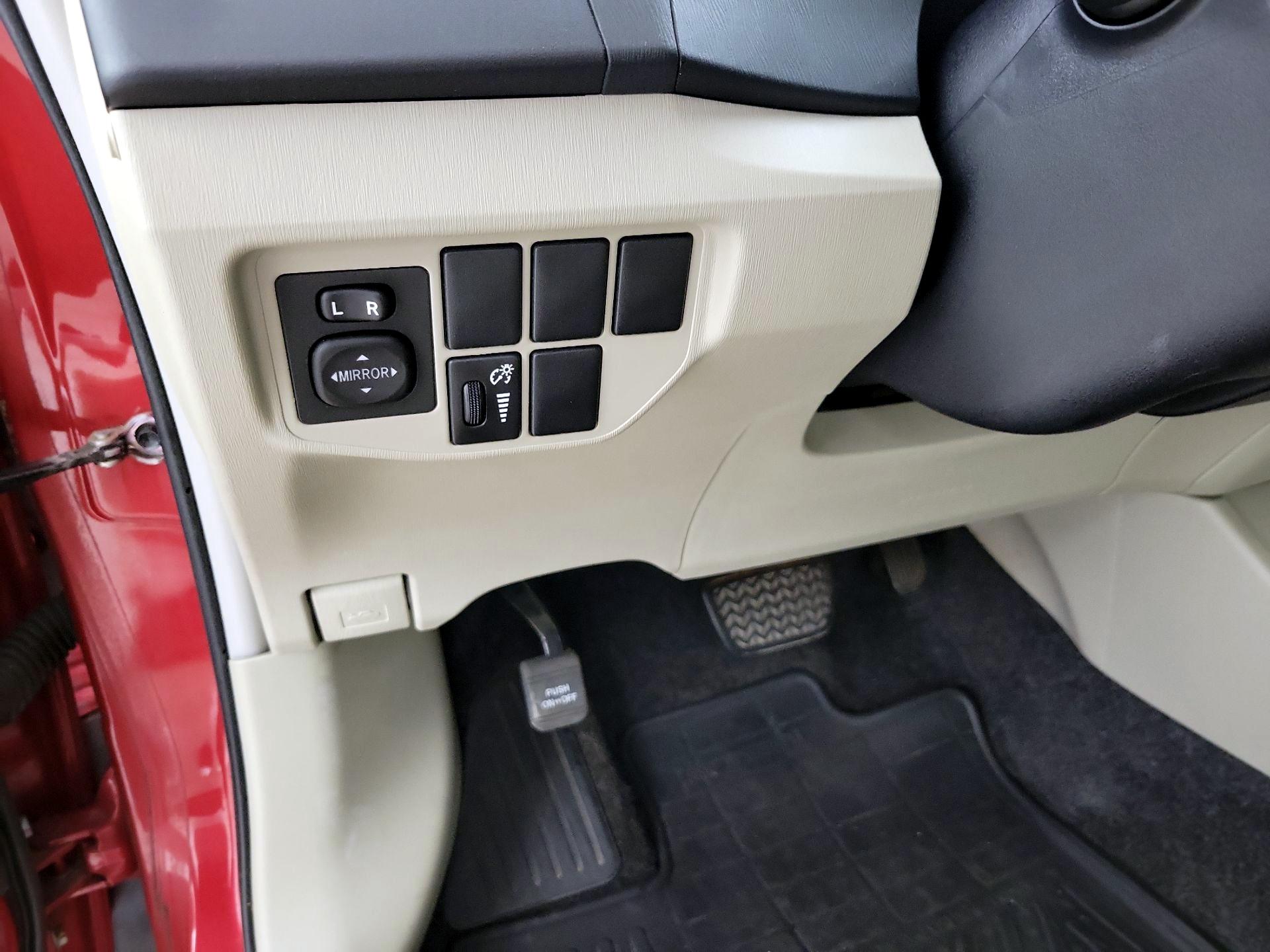 Thumbnail: 2015 Toyota Prius - 13
