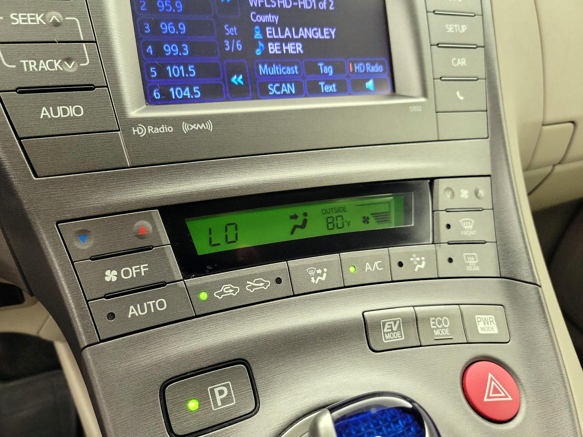 Thumbnail: 2015 Toyota Prius - 16