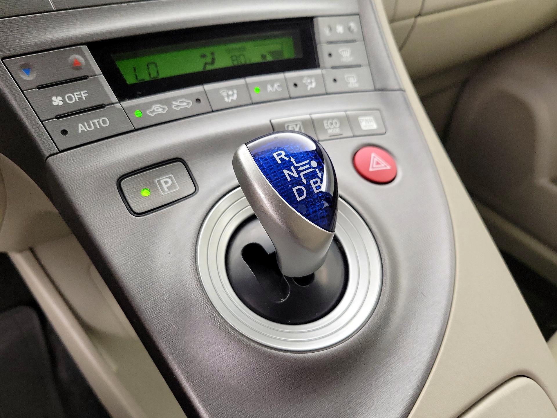 Thumbnail: 2015 Toyota Prius - 17