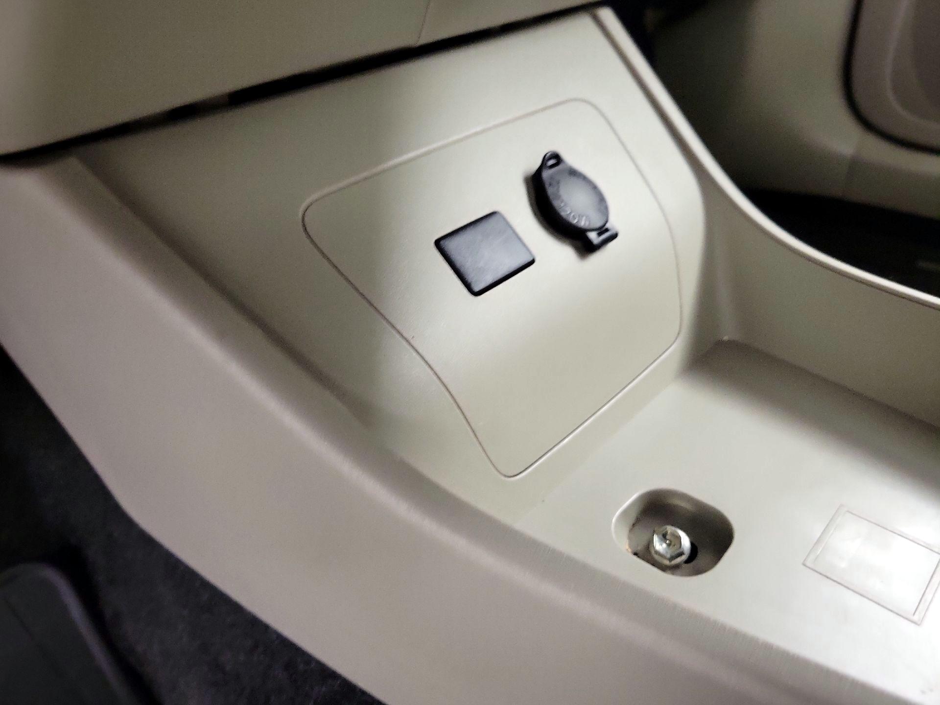 Thumbnail: 2015 Toyota Prius - 18