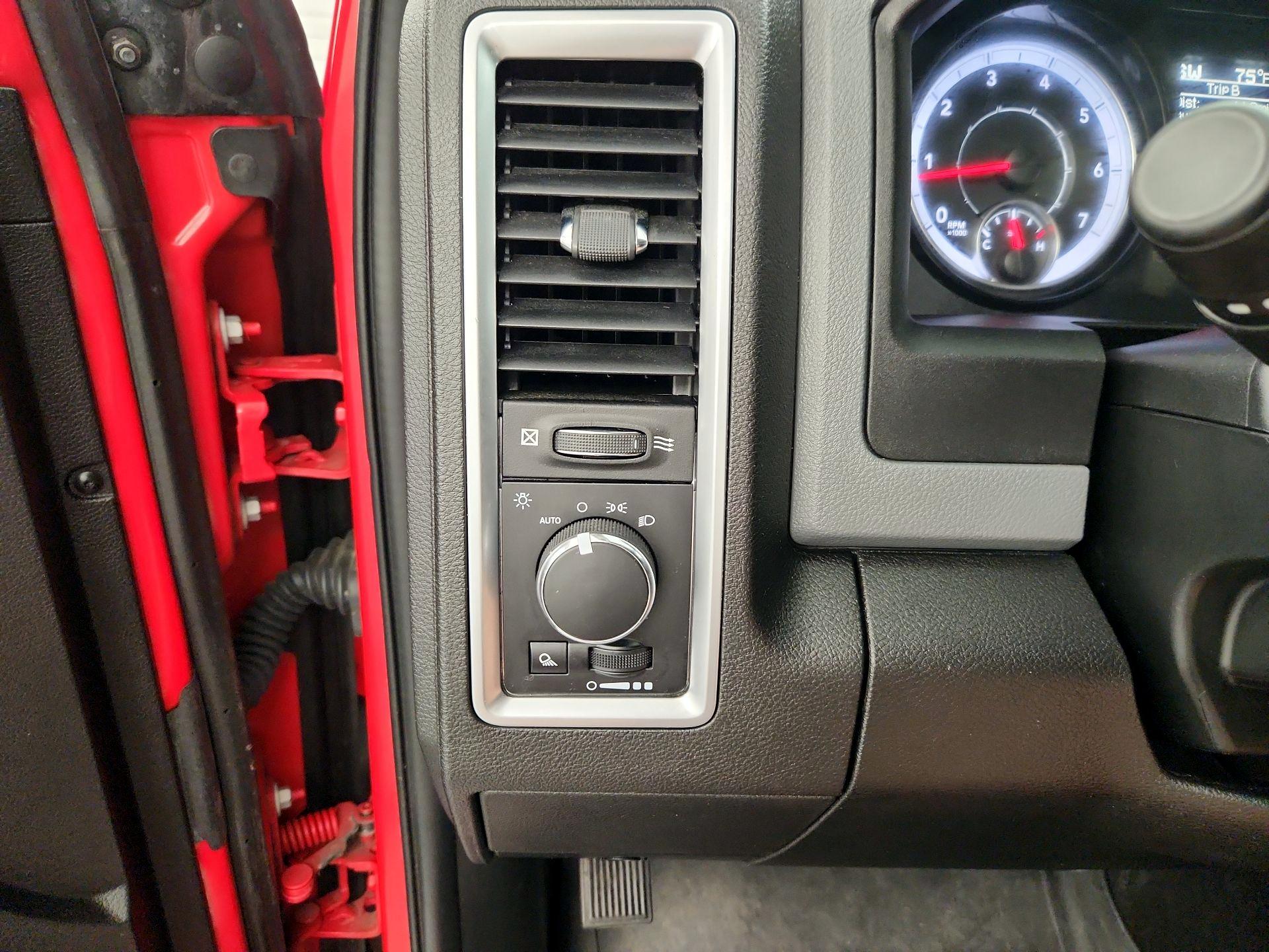 Thumbnail: 2020 RAM 1500 Classic - 13