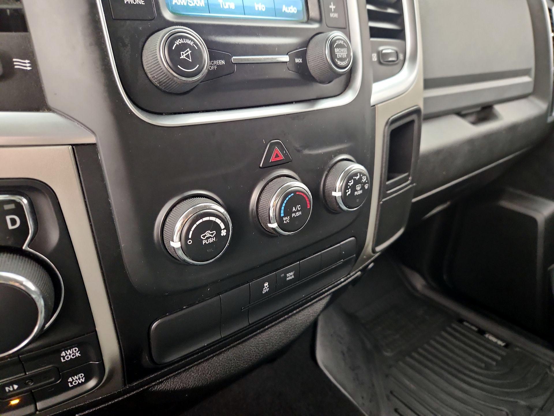 Thumbnail: 2020 RAM 1500 Classic - 16