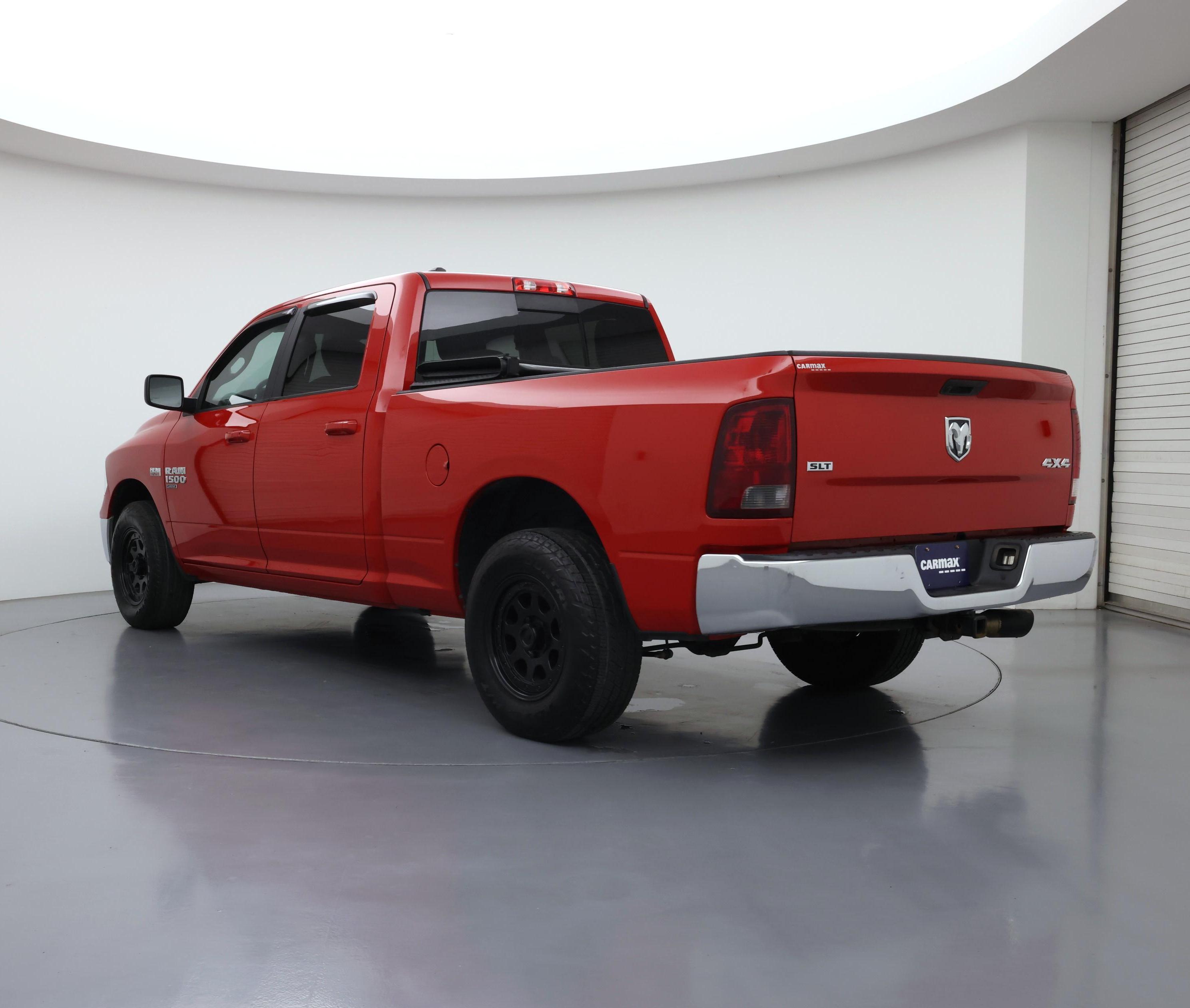 Thumbnail: 2020 RAM 1500 Classic - 2