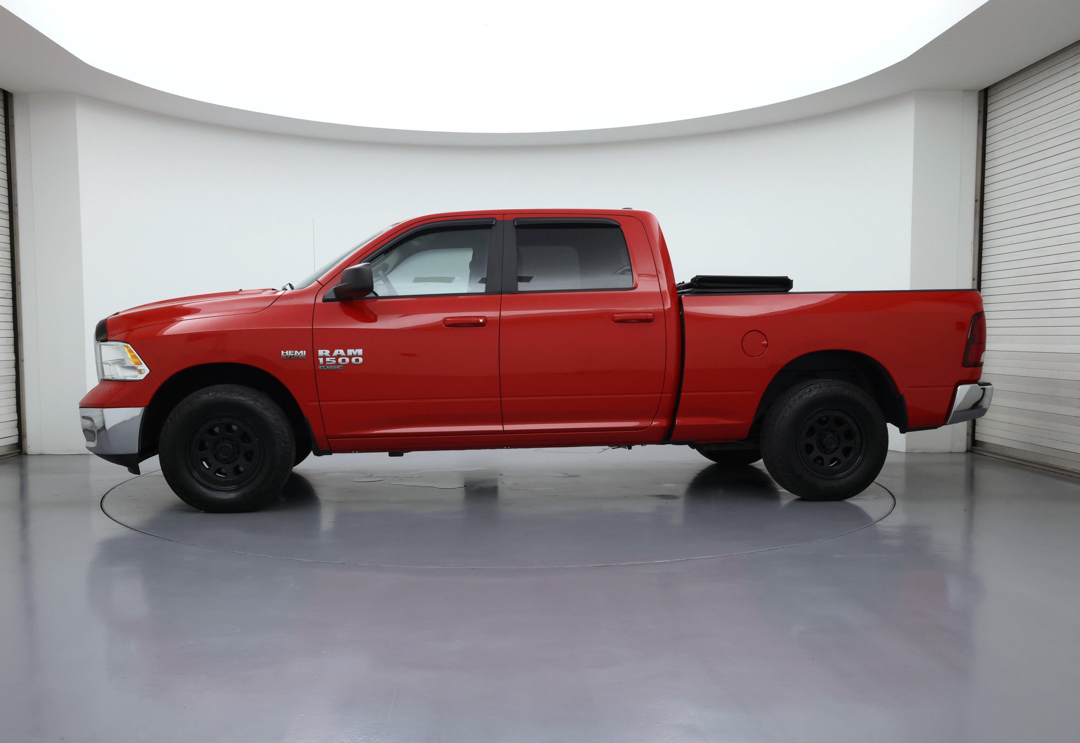 Thumbnail: 2020 RAM 1500 Classic - 3