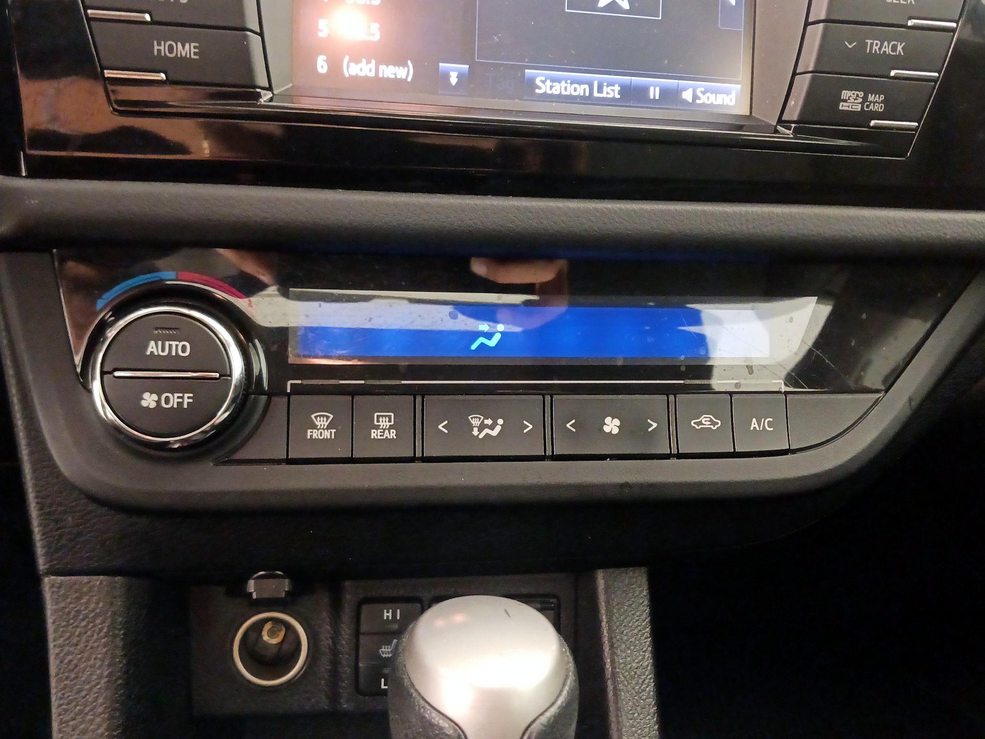 Thumbnail: 2016 Toyota Corolla - 16