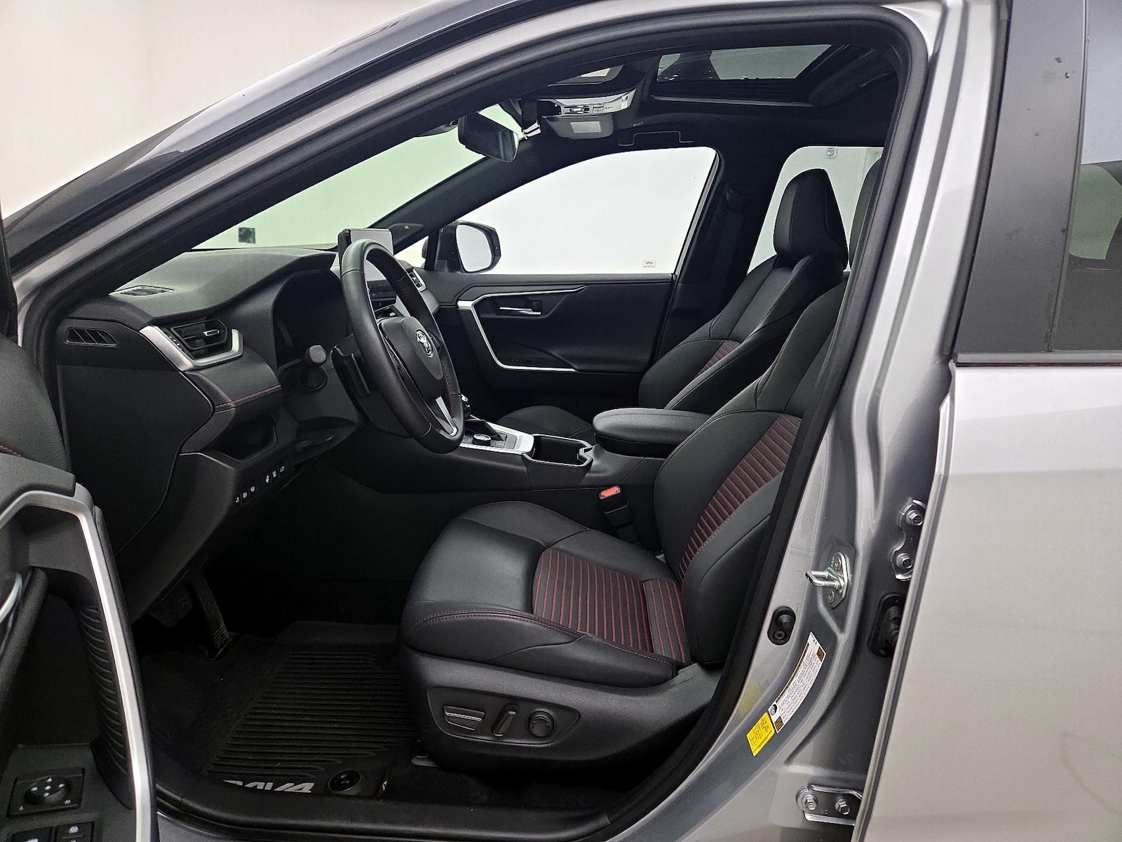 2024 Toyota RAV4 XSE - Photo 12