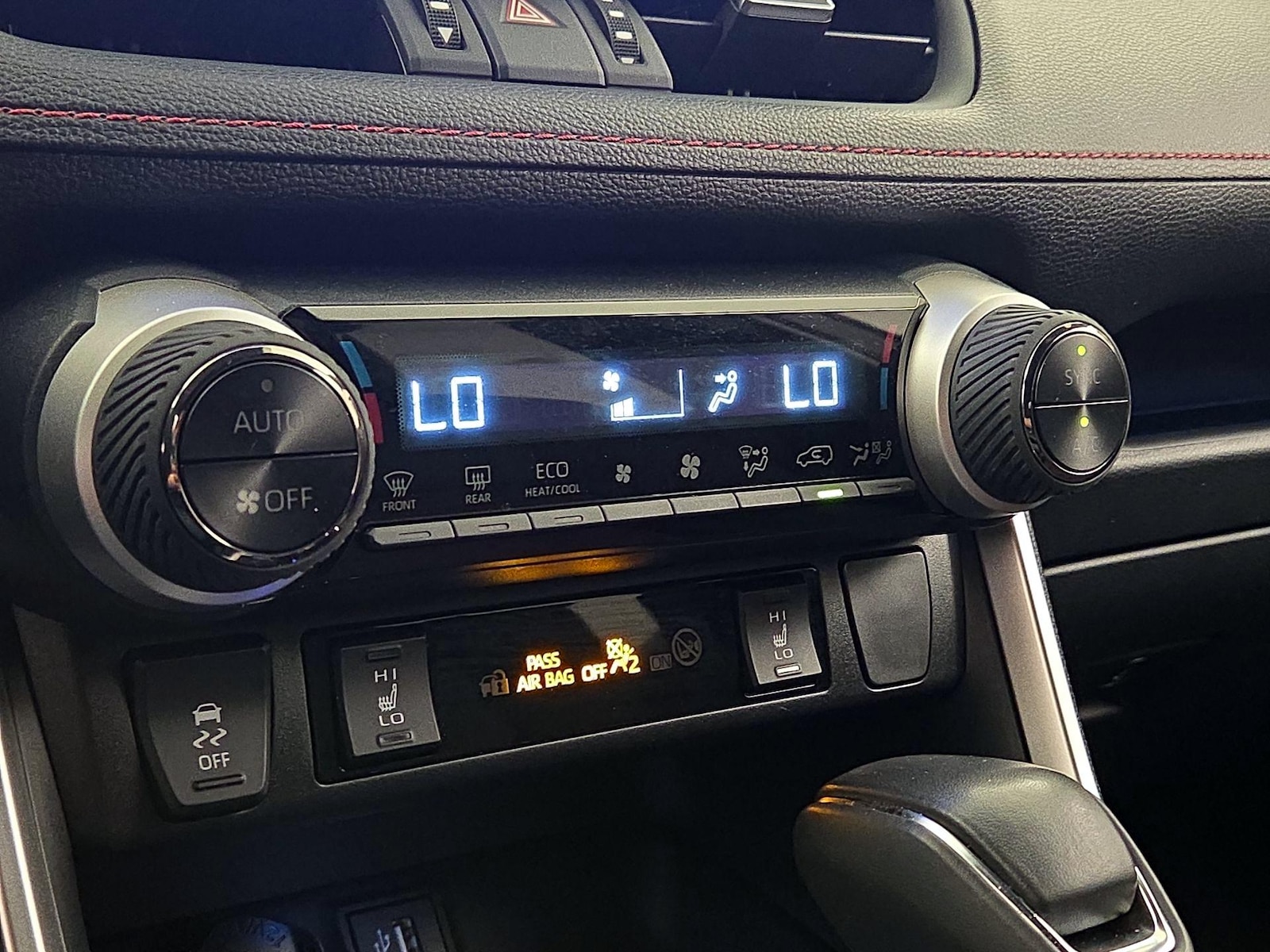 2024 Toyota RAV4 XSE - Photo 17